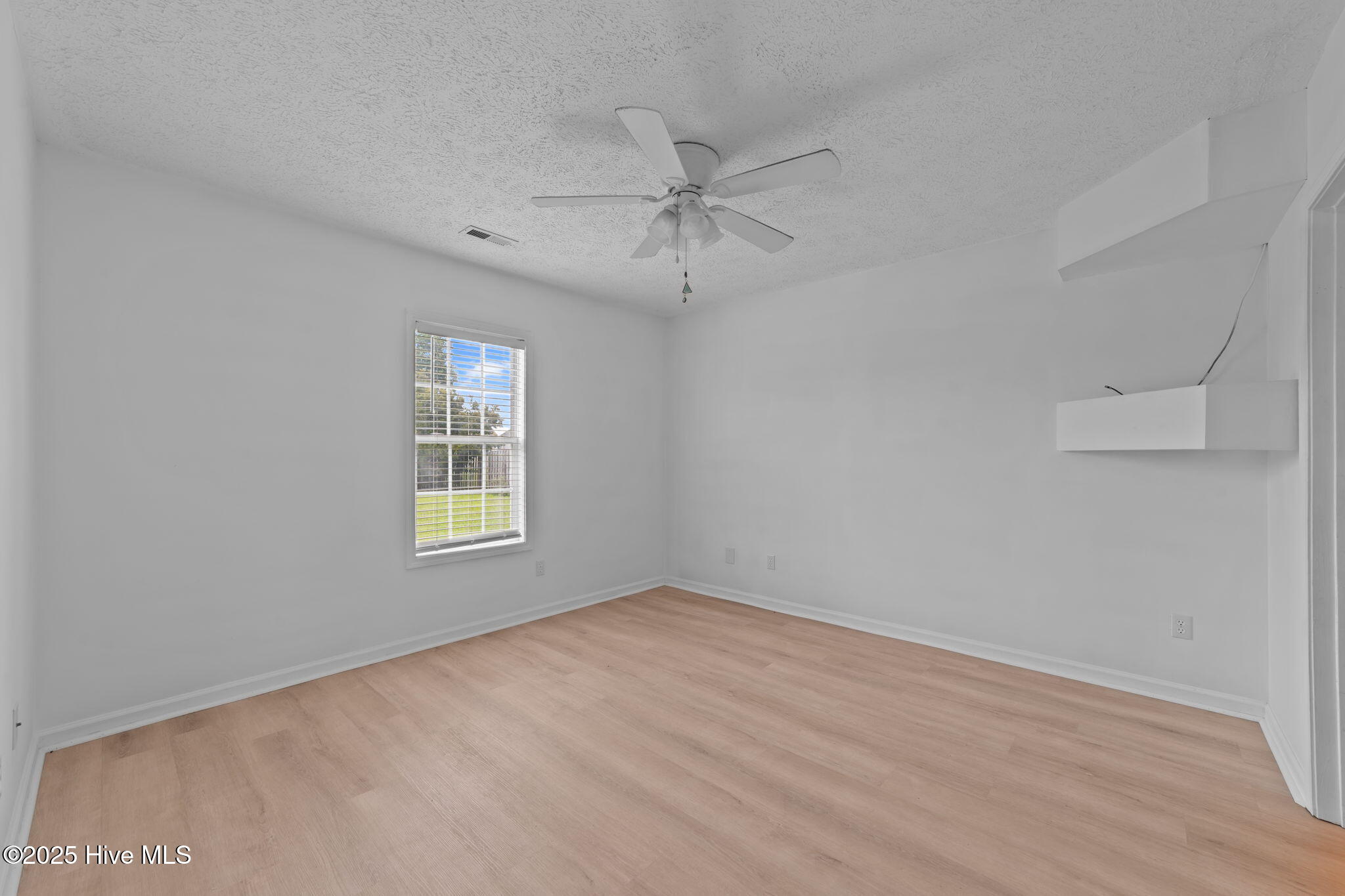 100540670 | Photo 15