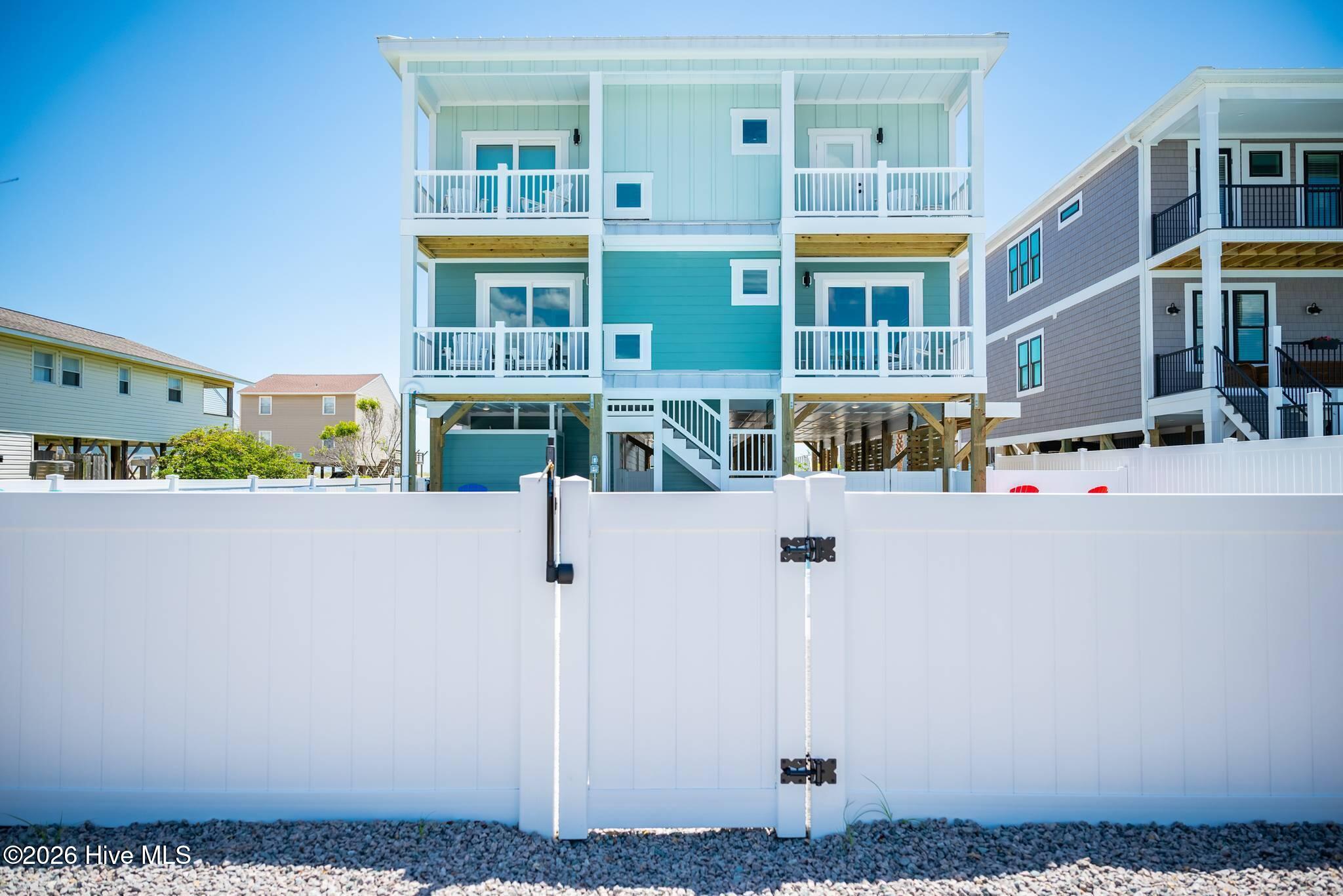 100558345 | Photo 124