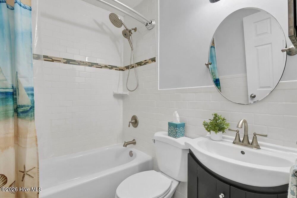 100550495 | Photo 15