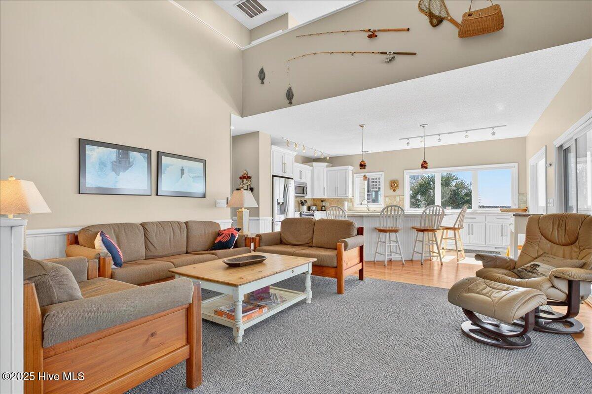 100543410 | Photo 46