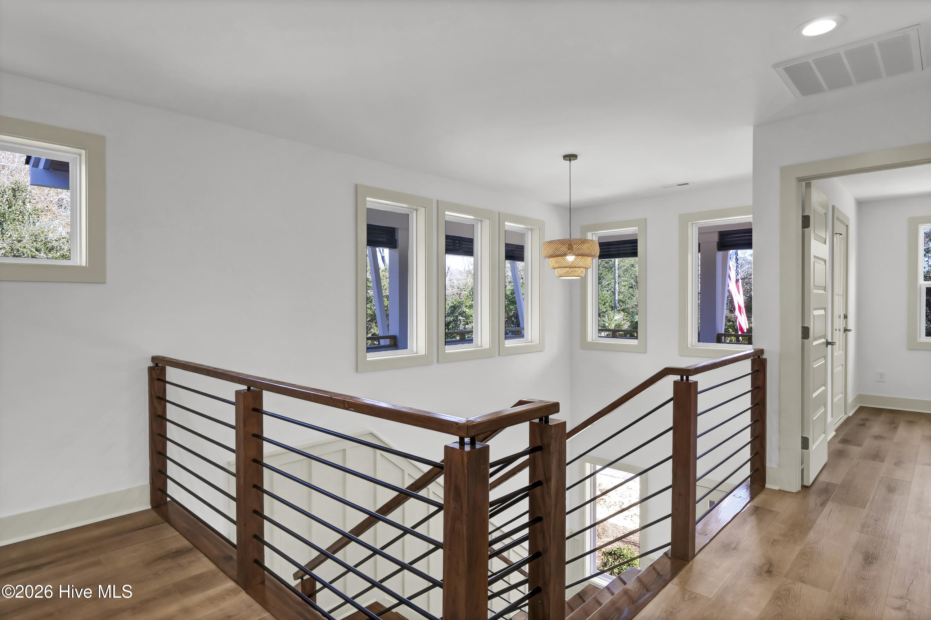 100567308 | Photo 21