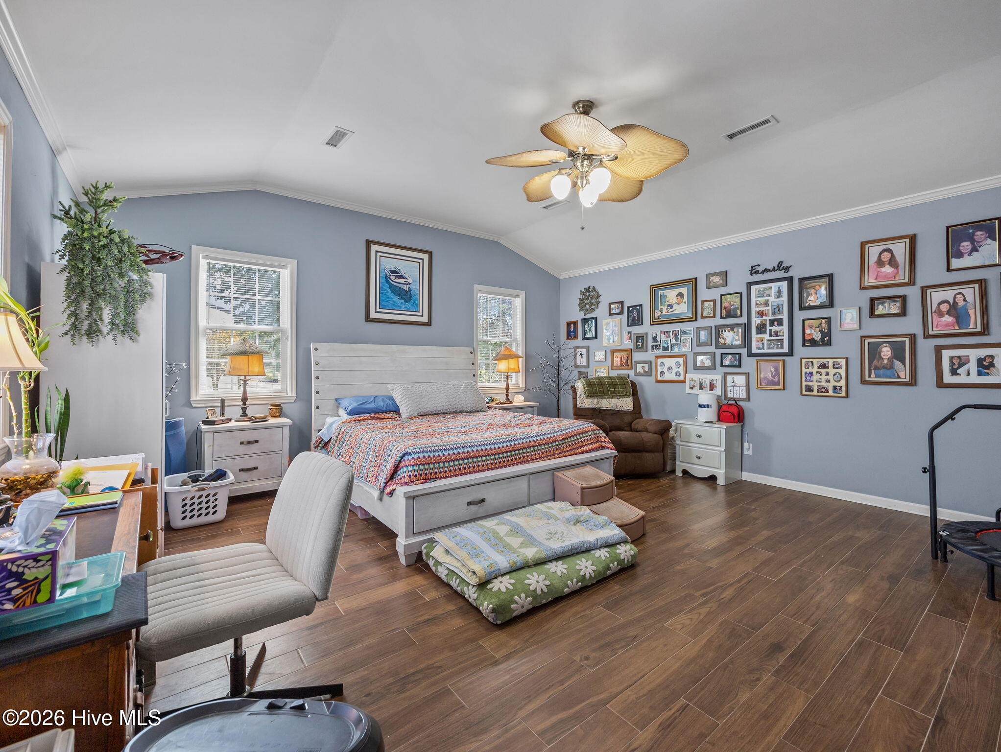 100566121 | Photo 37