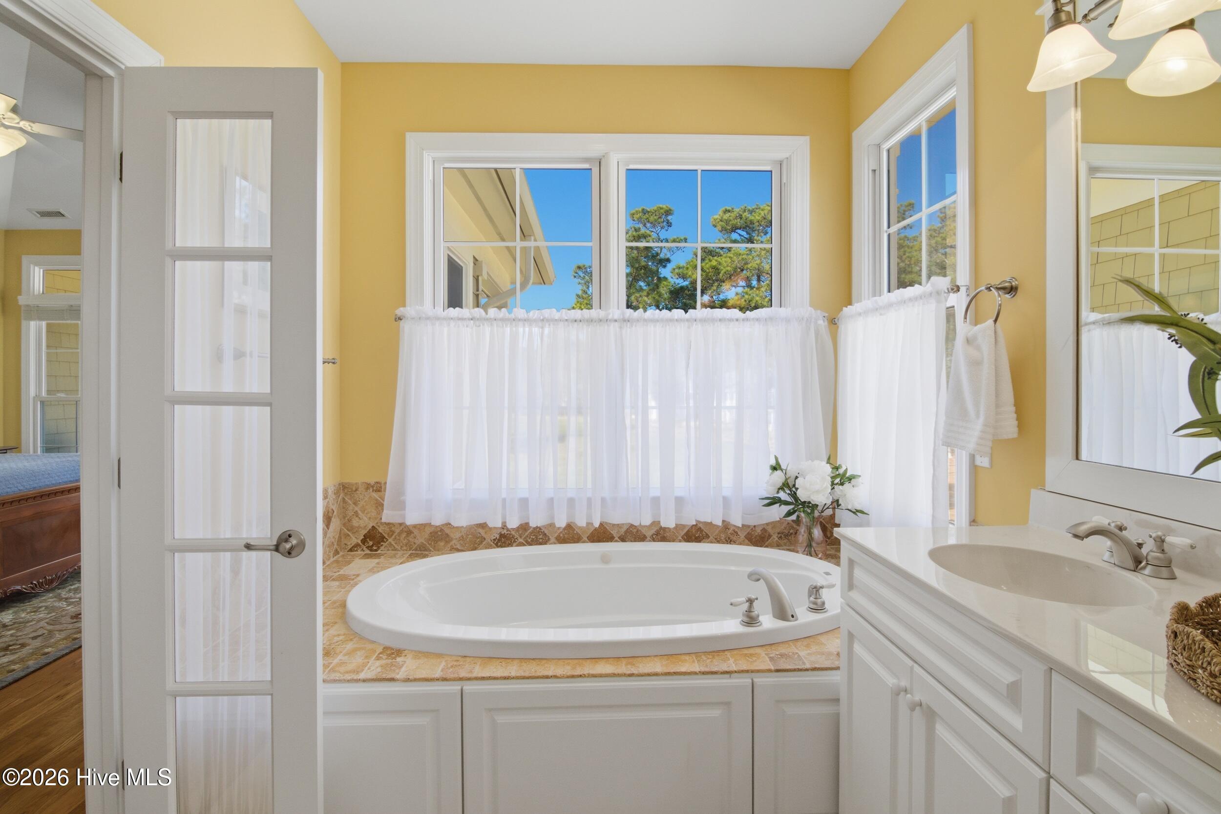 100547081 | Photo 35