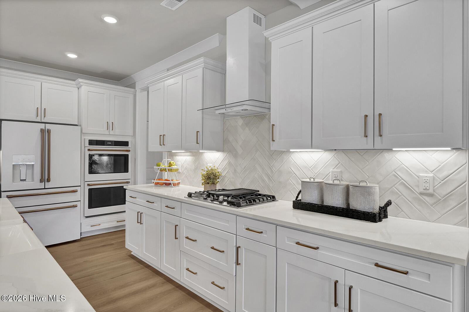 100542605 | Photo 15