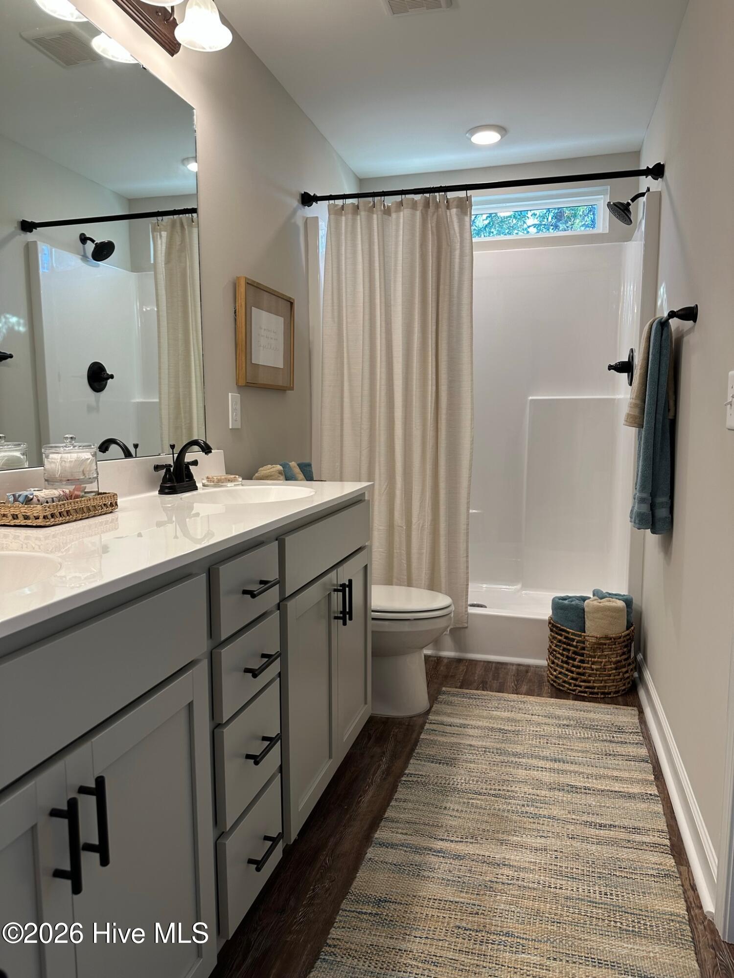 100562215 | Photo 12