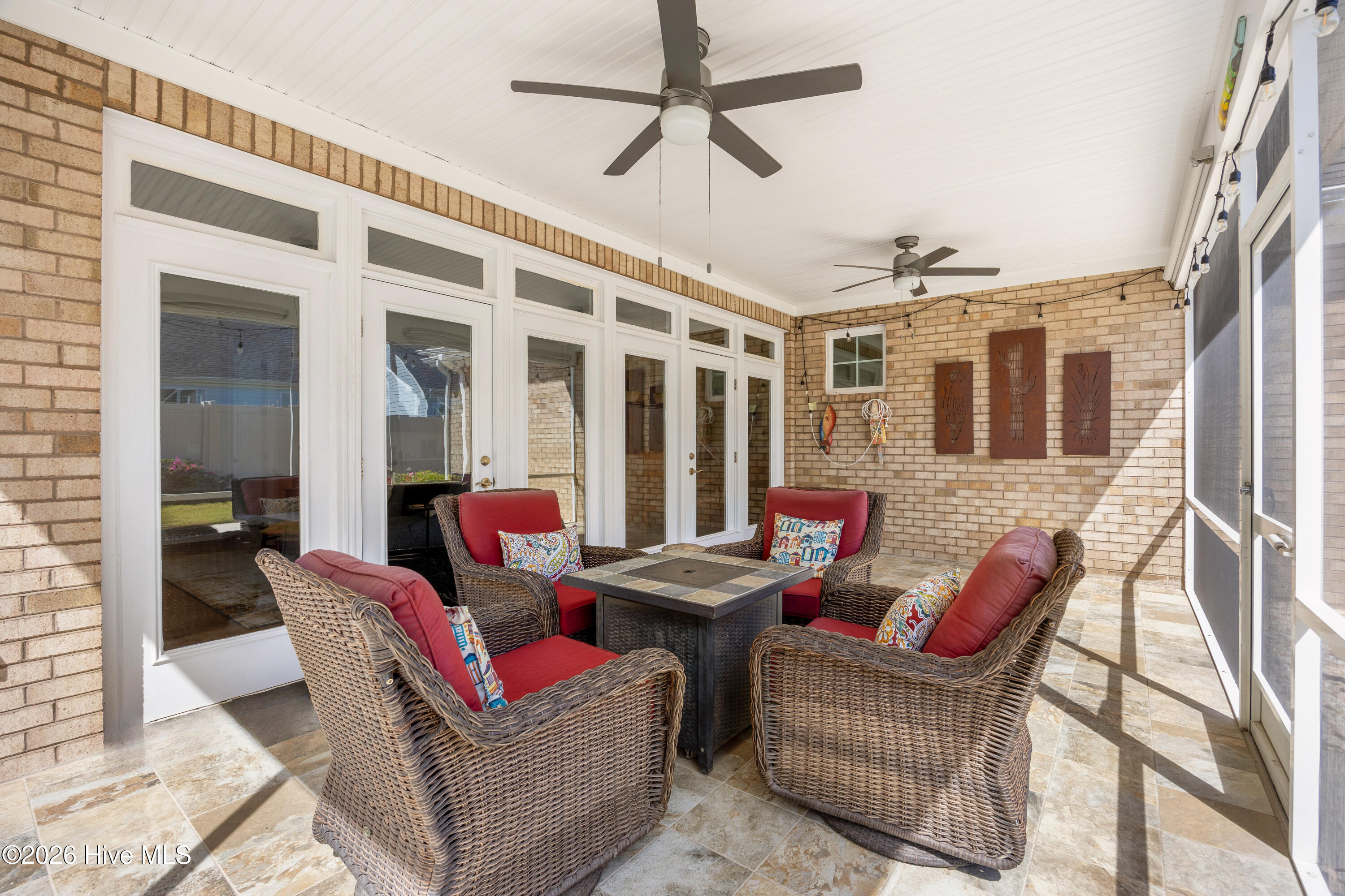 100550520 | Photo 36