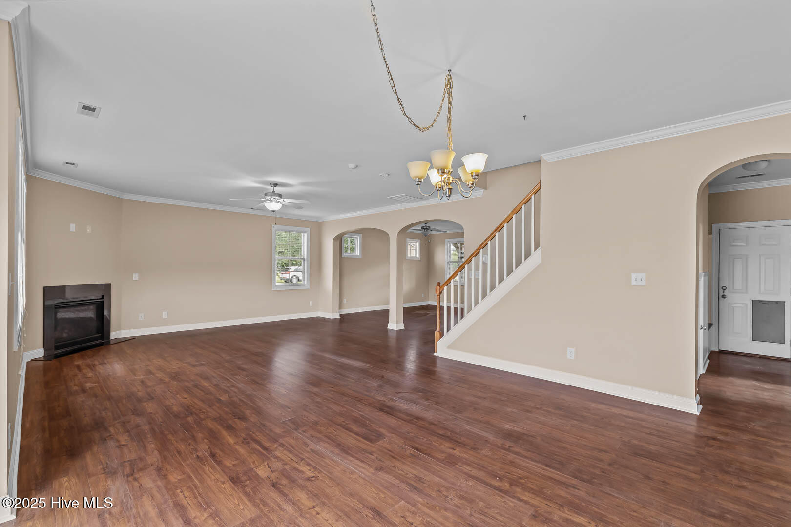 100532827 | Photo 19