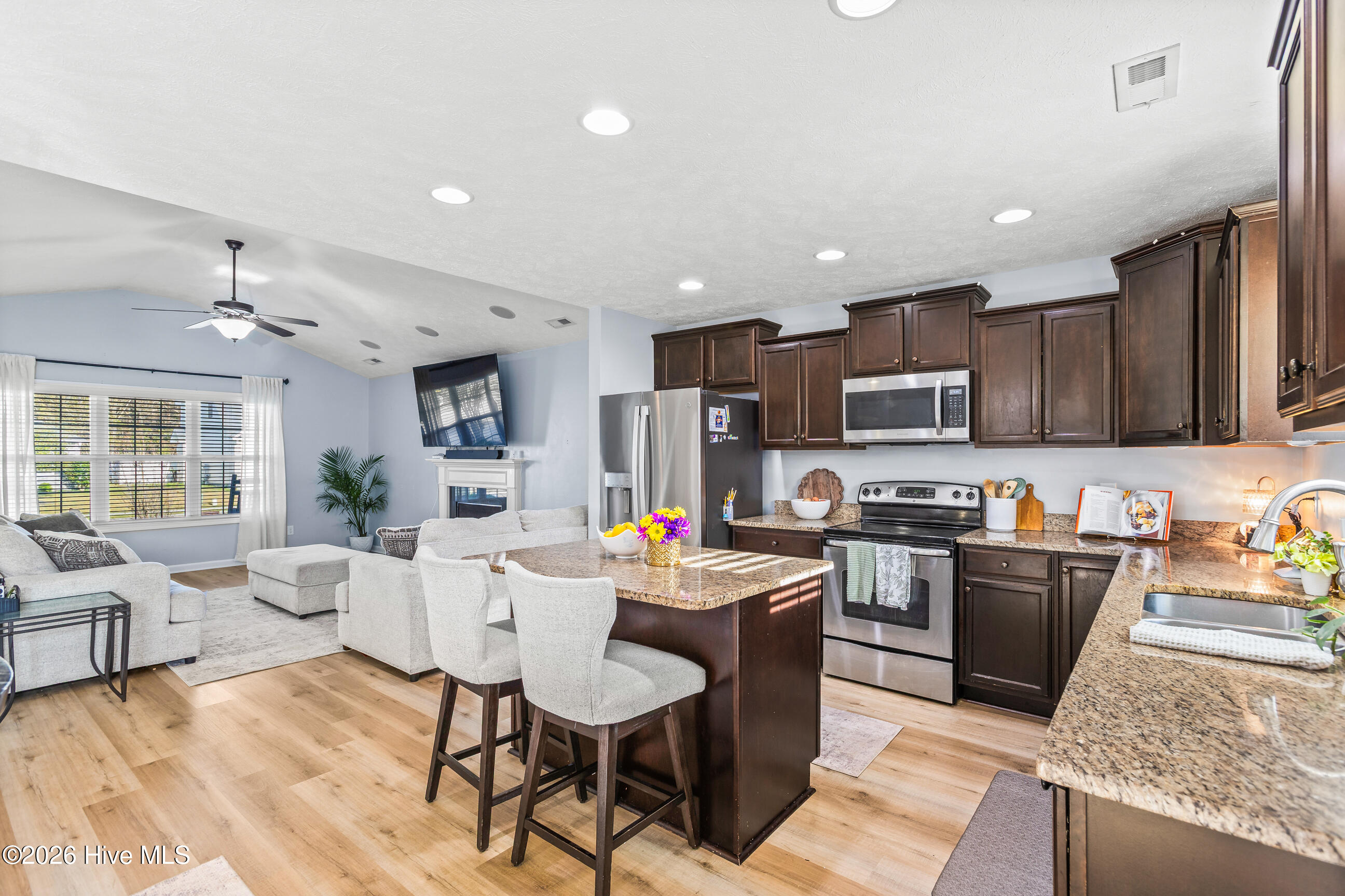 100563260 | Photo 15