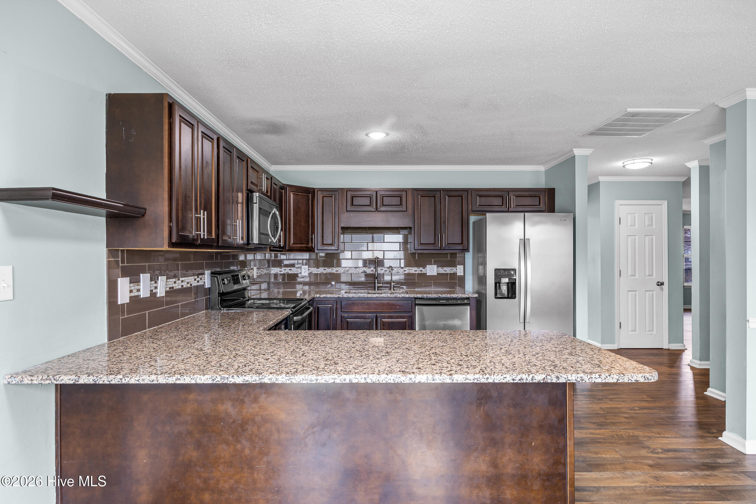 100557892 | Photo 15