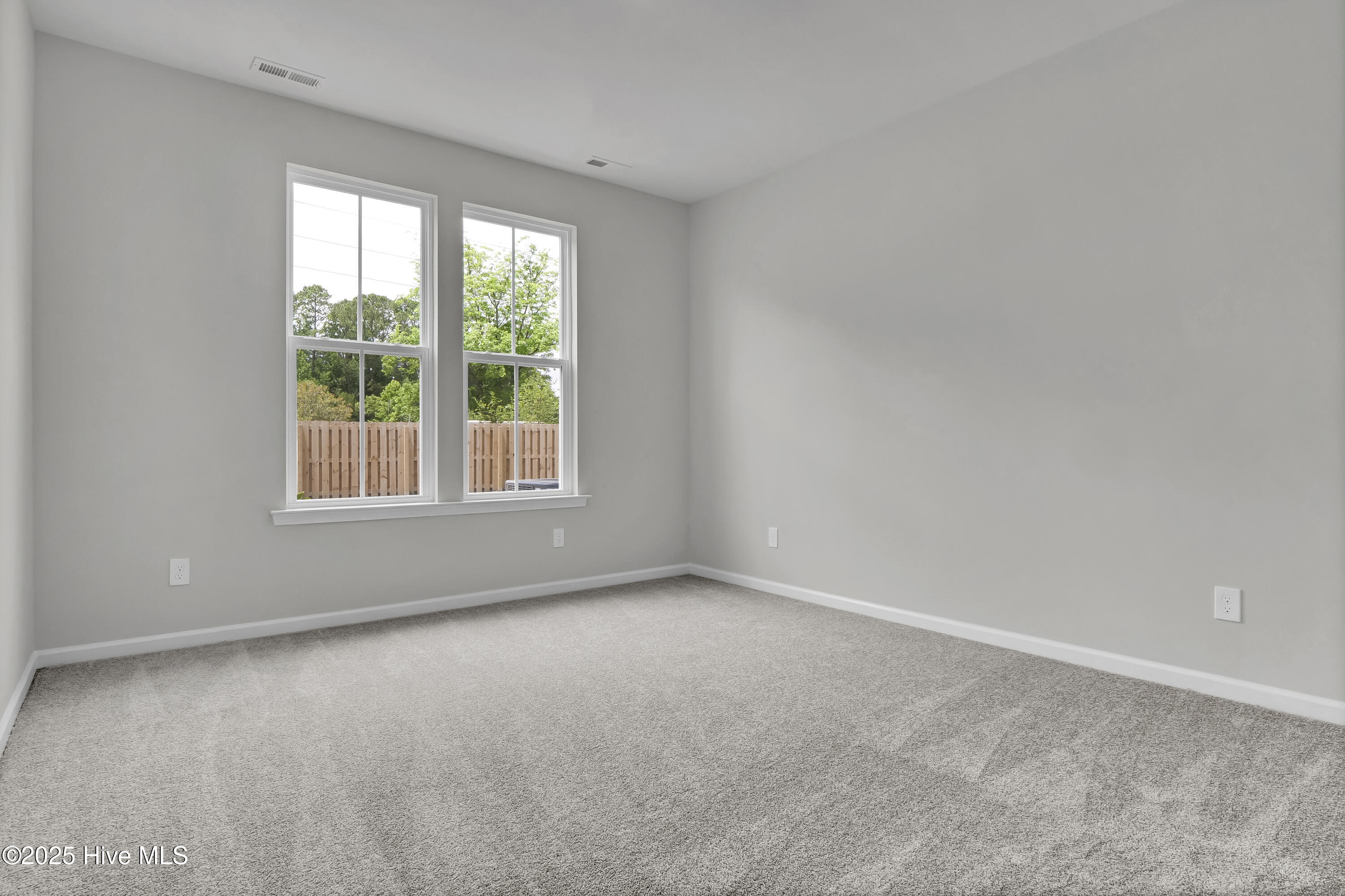 100559072 | Photo 15