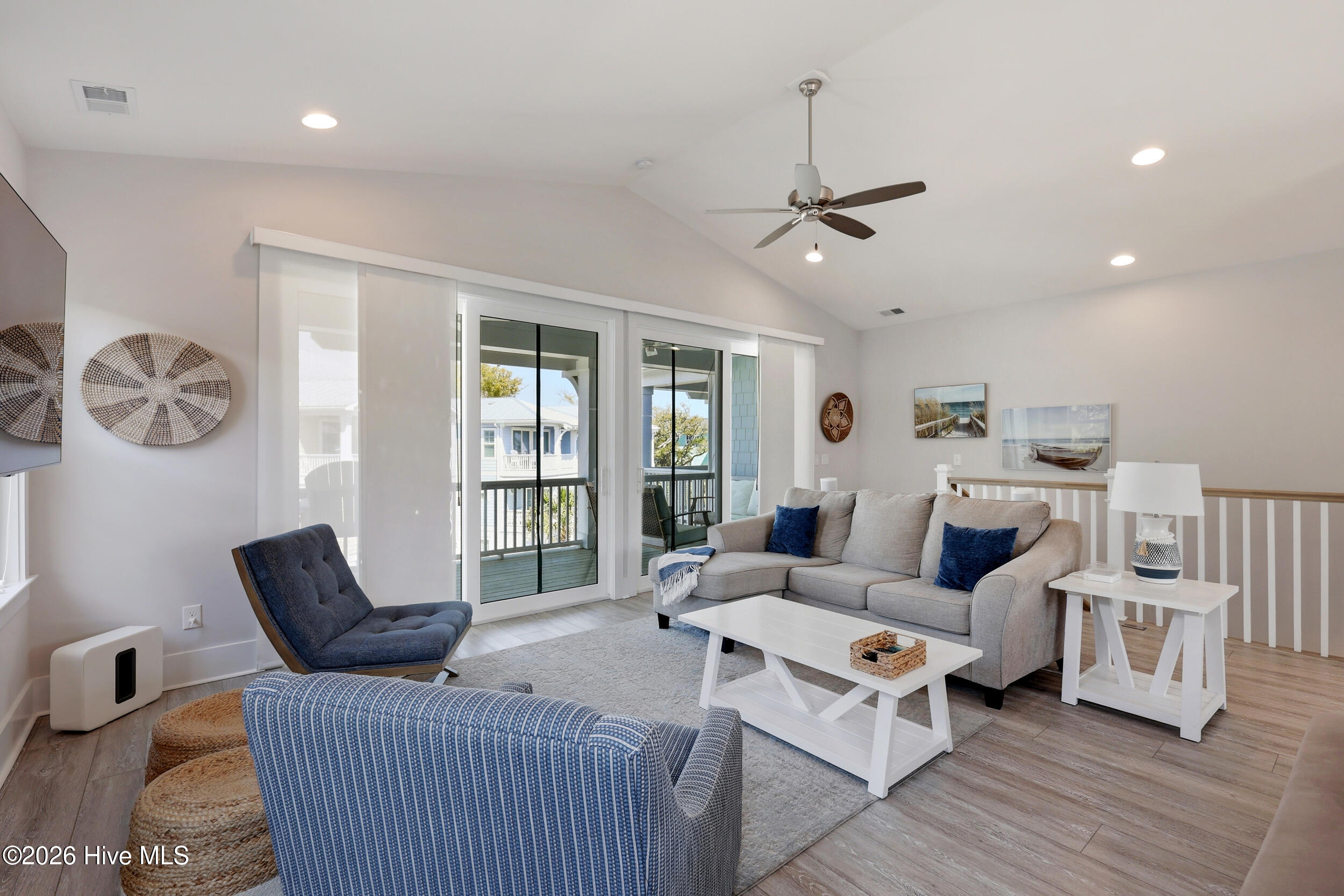 100563355 | Photo 10