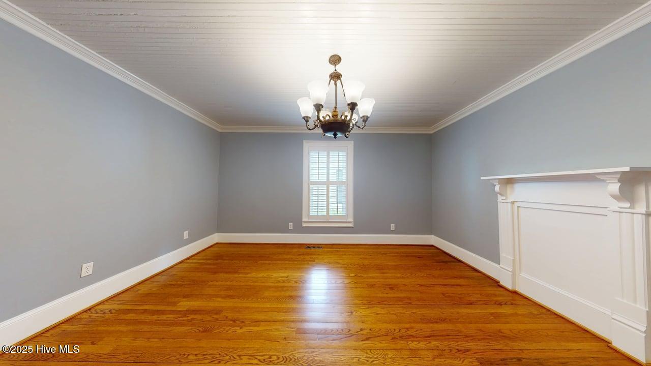 100502870 | Photo 26