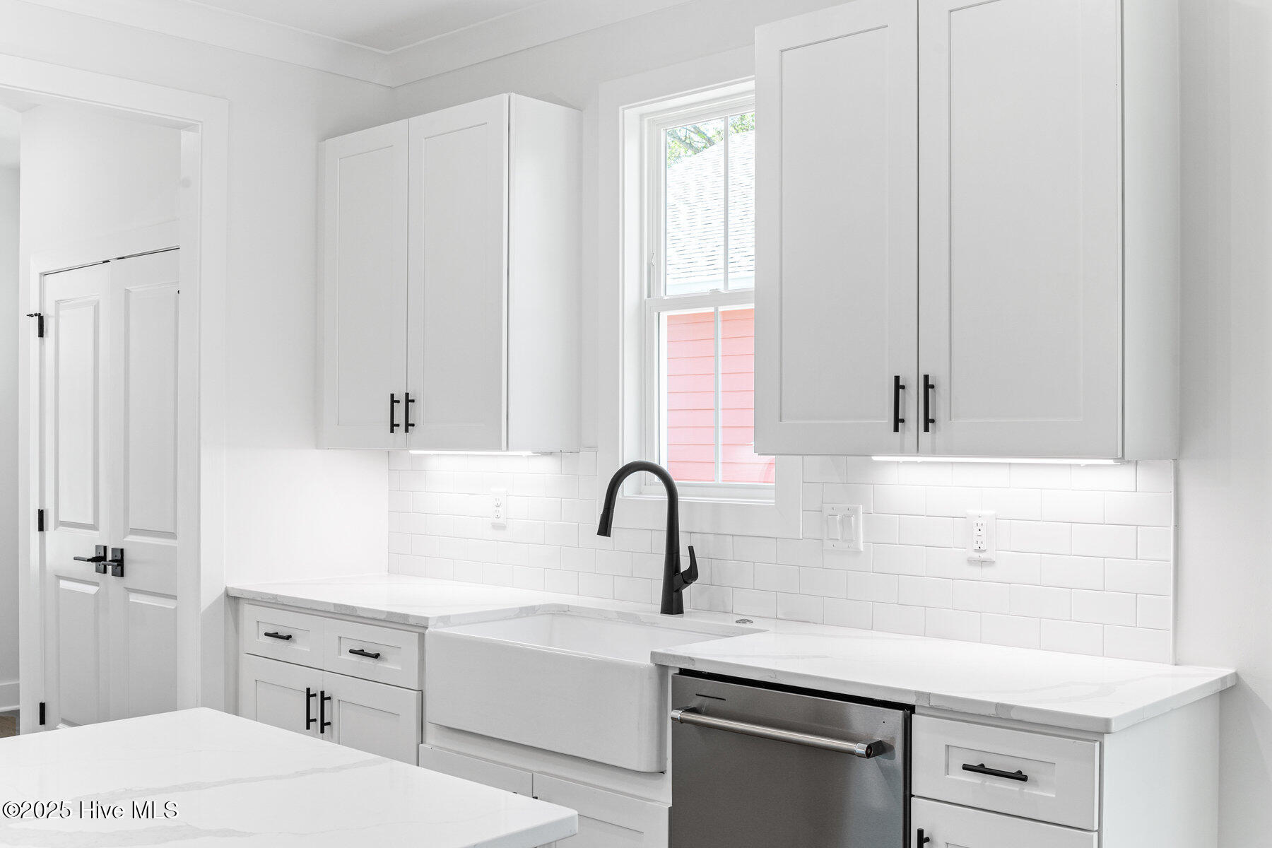 100505101 | Photo 17