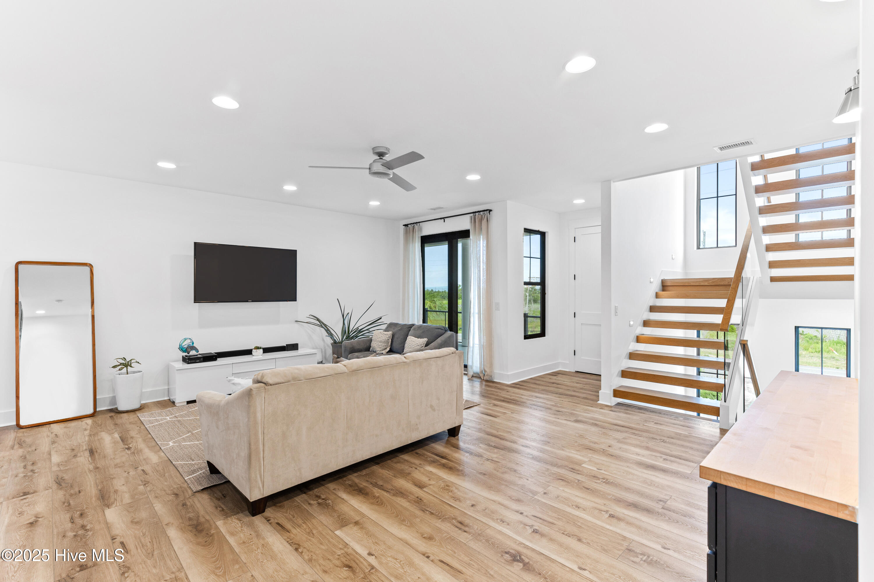 100534624 | Photo 26