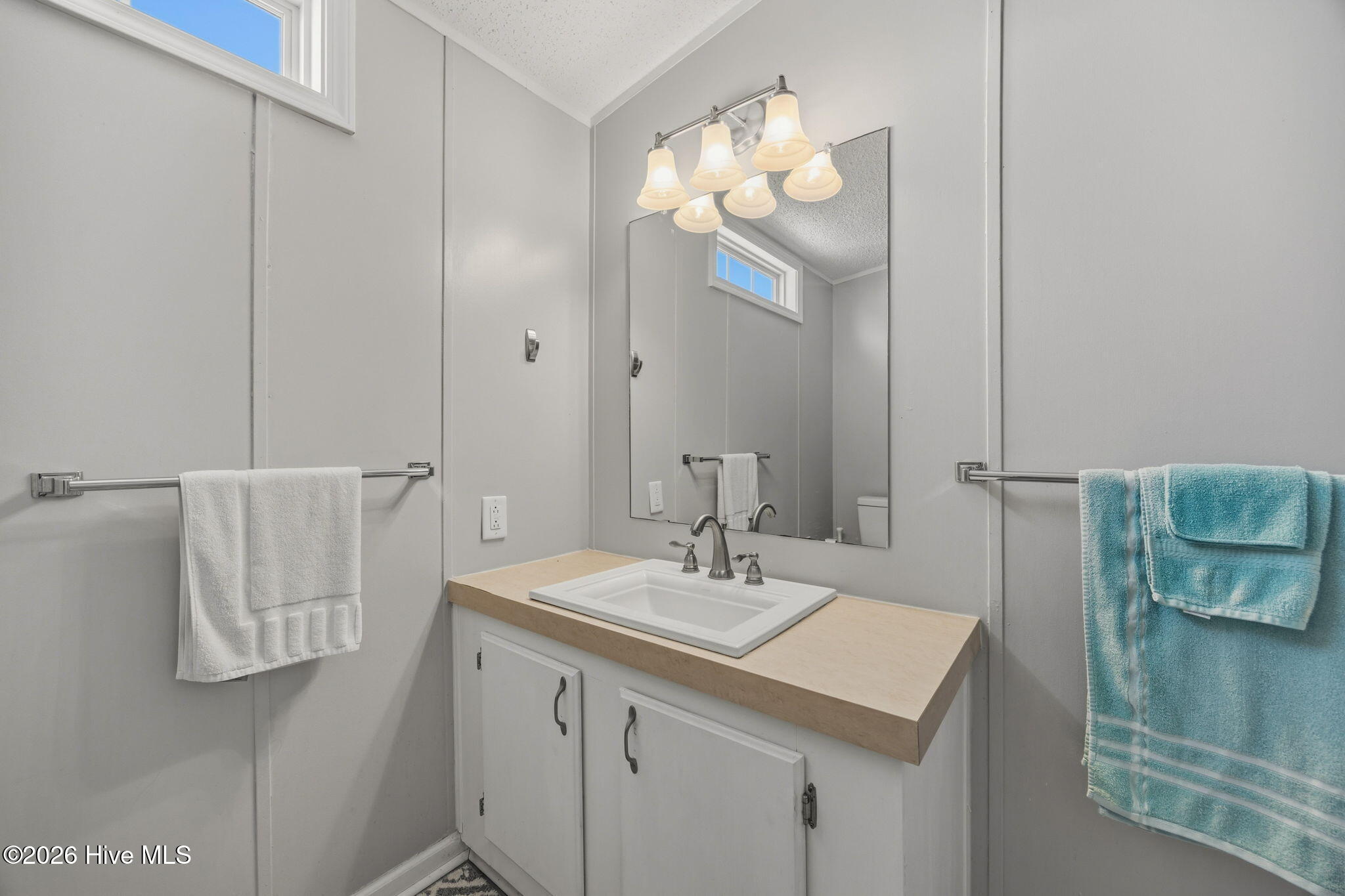 100558073 | Photo 26