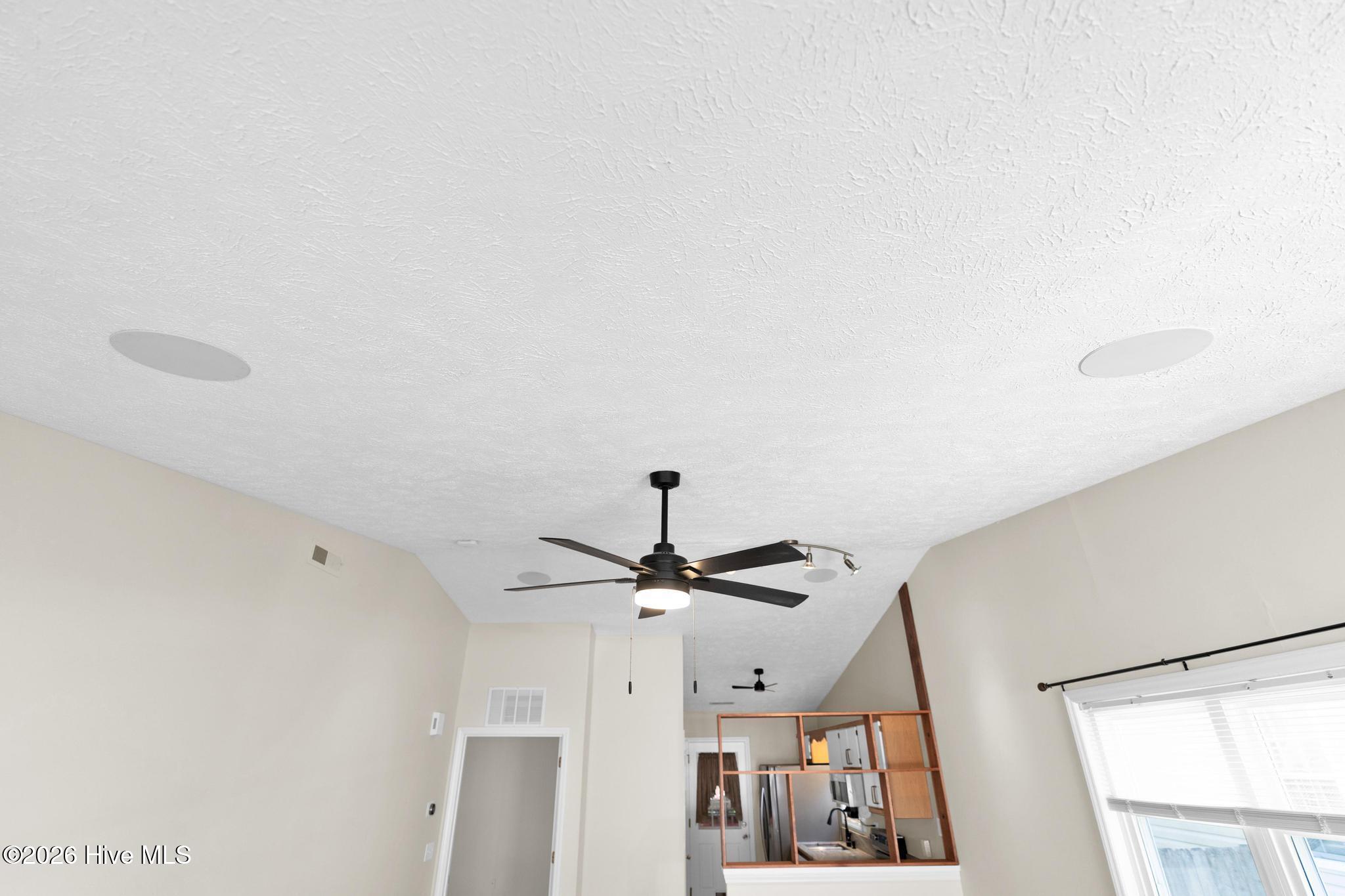 100566412 | Photo 38