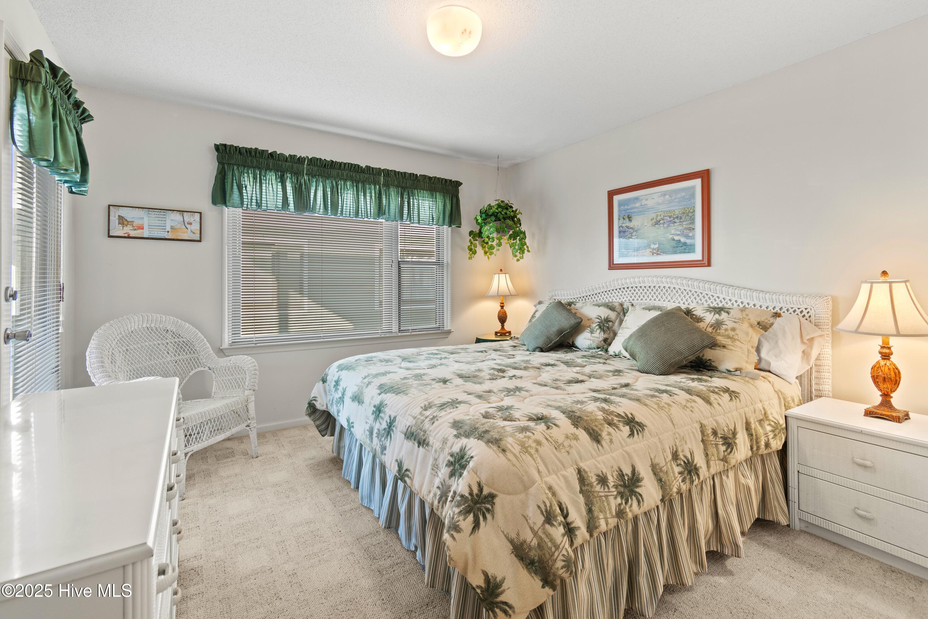 100493972 | Photo 25