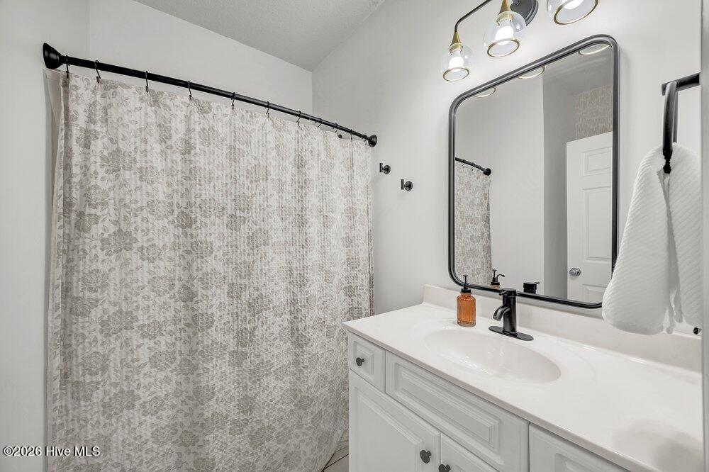 100568146 | Photo 21