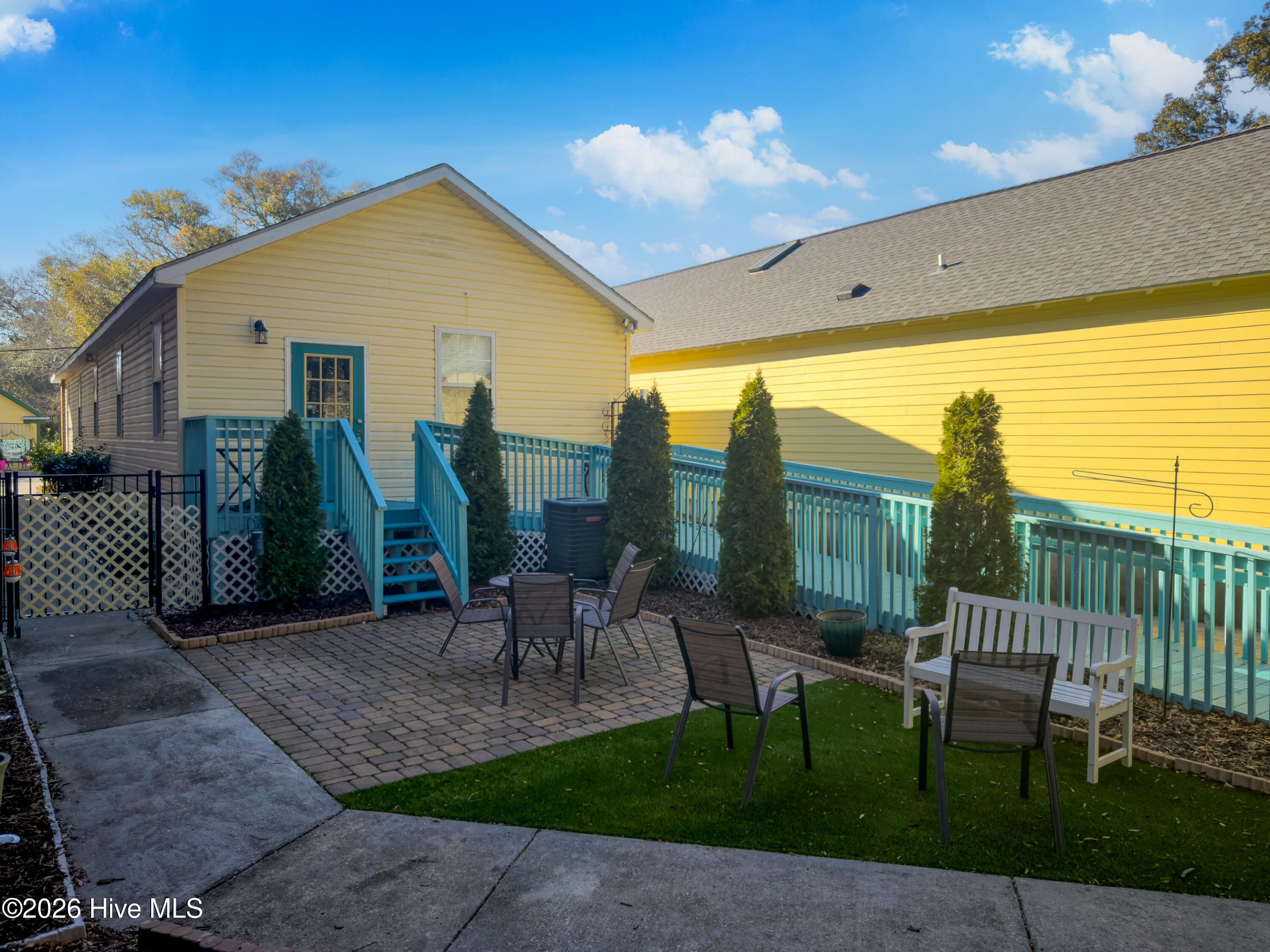 100556890 | Photo 33