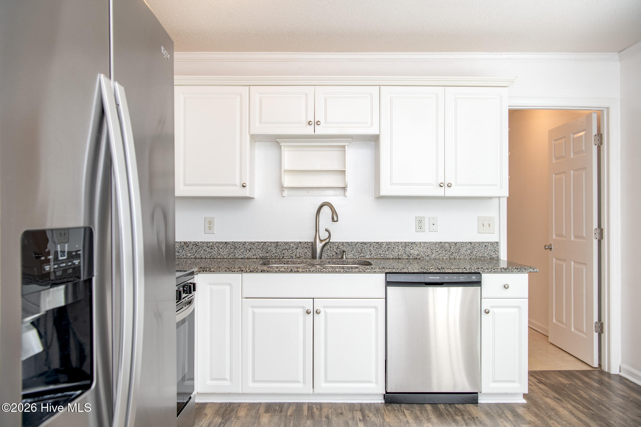 100567434 | Photo 11