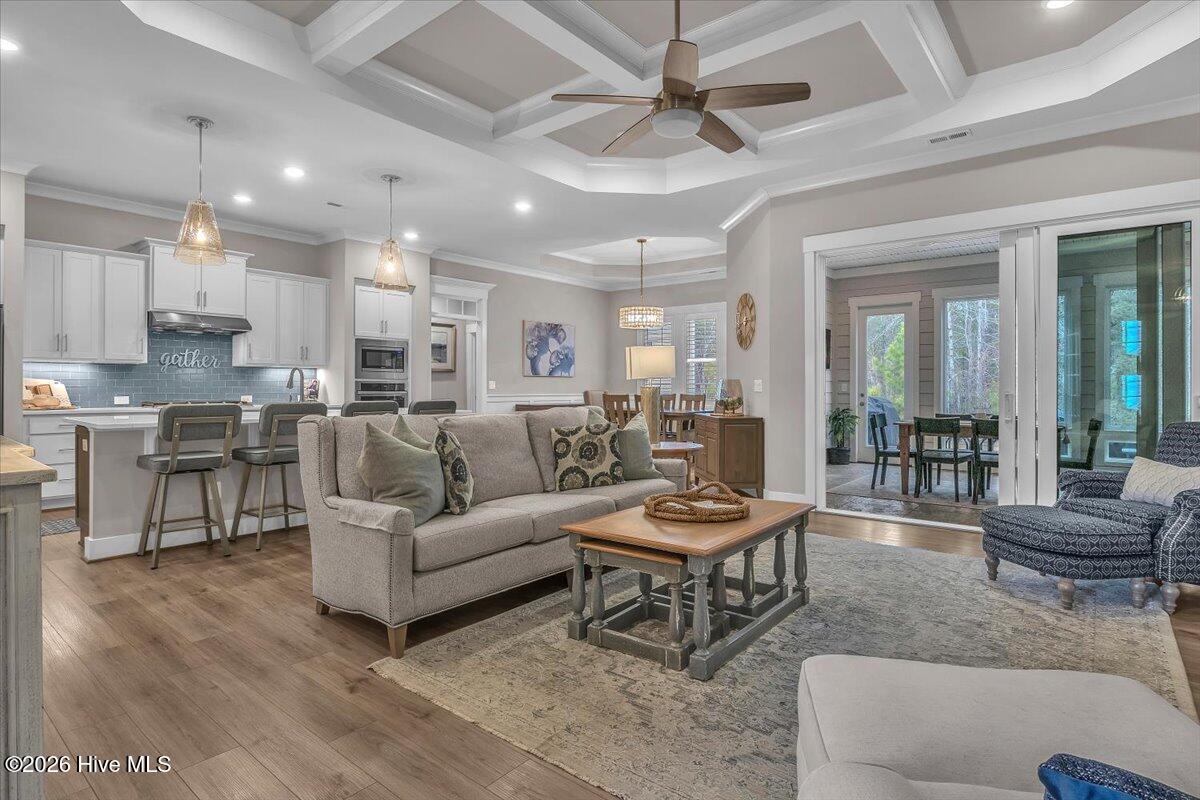 100558709 | Photo 13