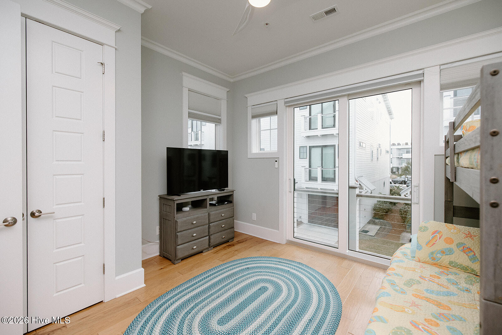 100550346 | Photo 30