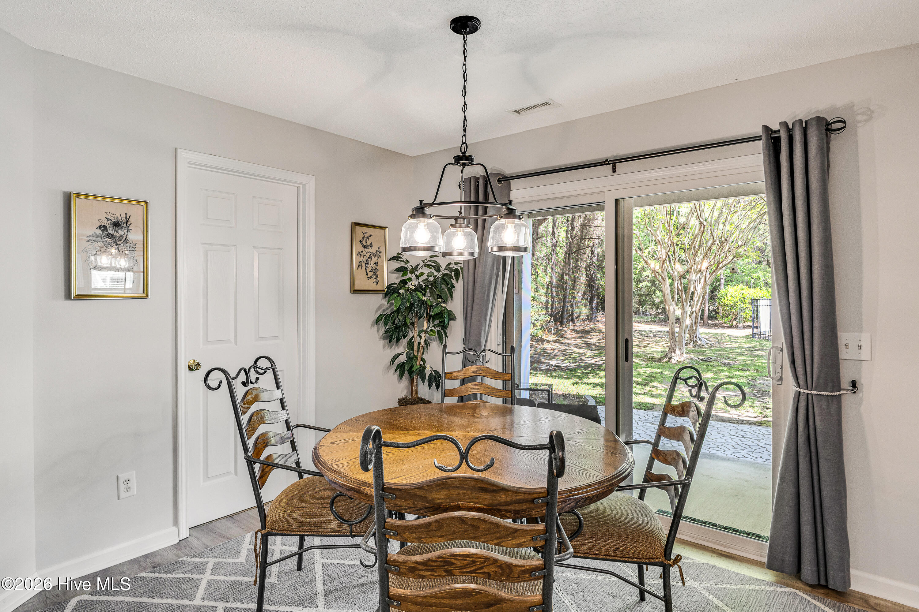 100566975 | Photo 17