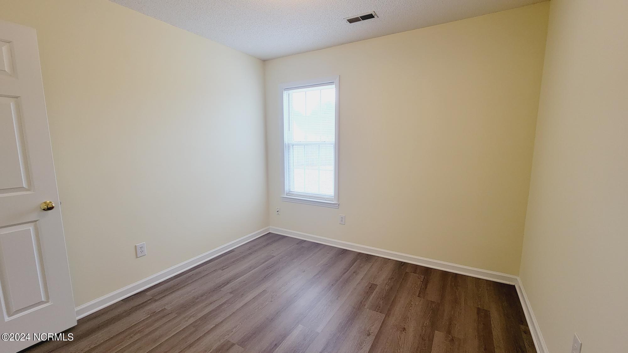 100548777 | Photo 19