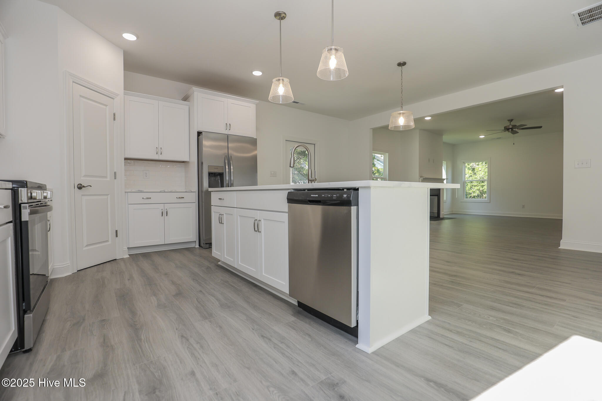 100553822 | Photo 19