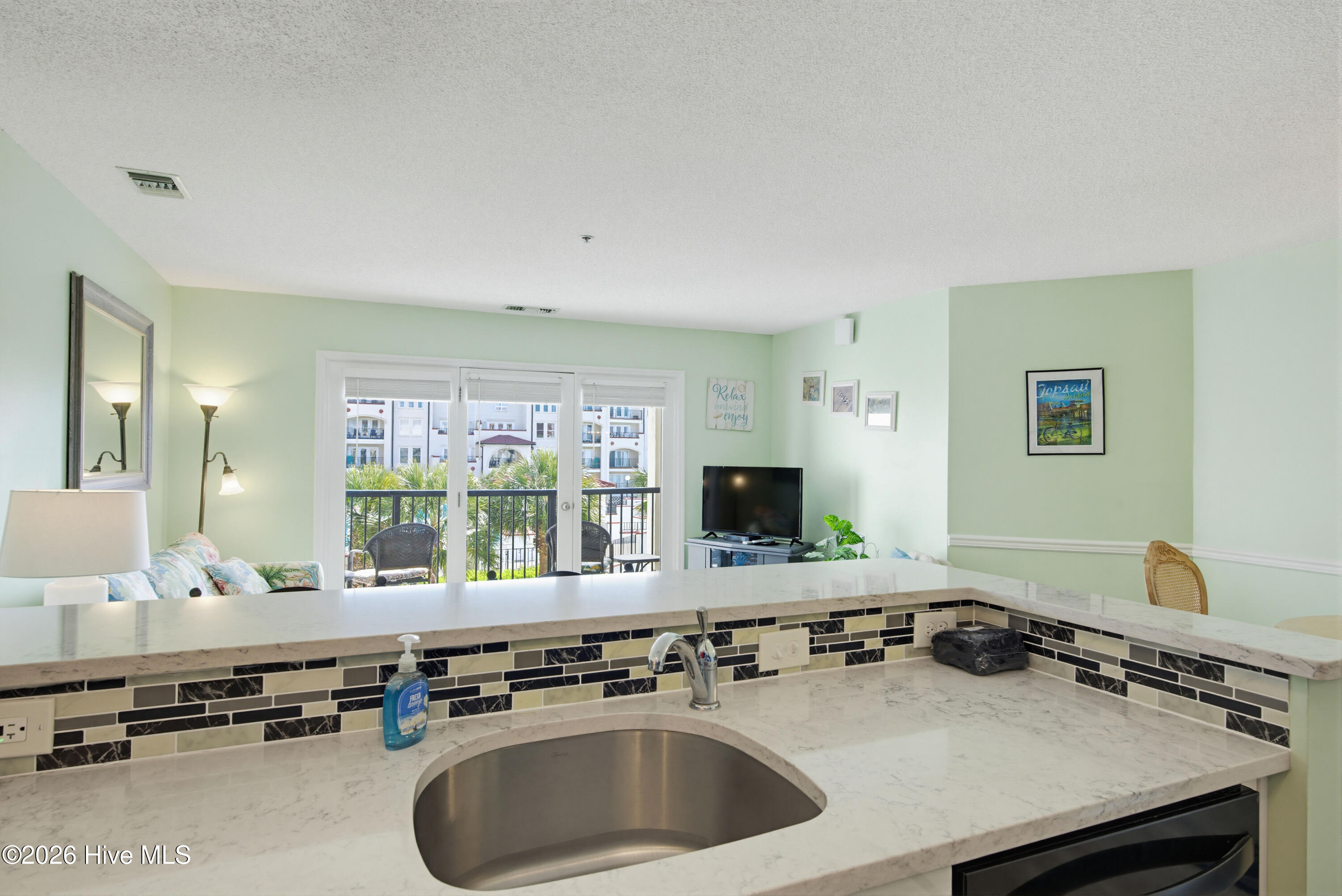 100566316 | Photo 14