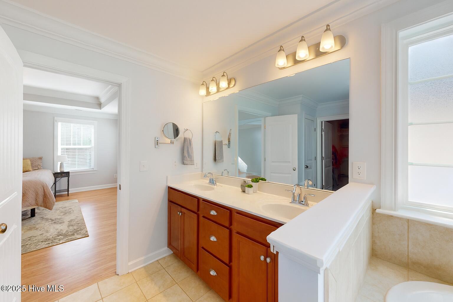 100526795 | Photo 46