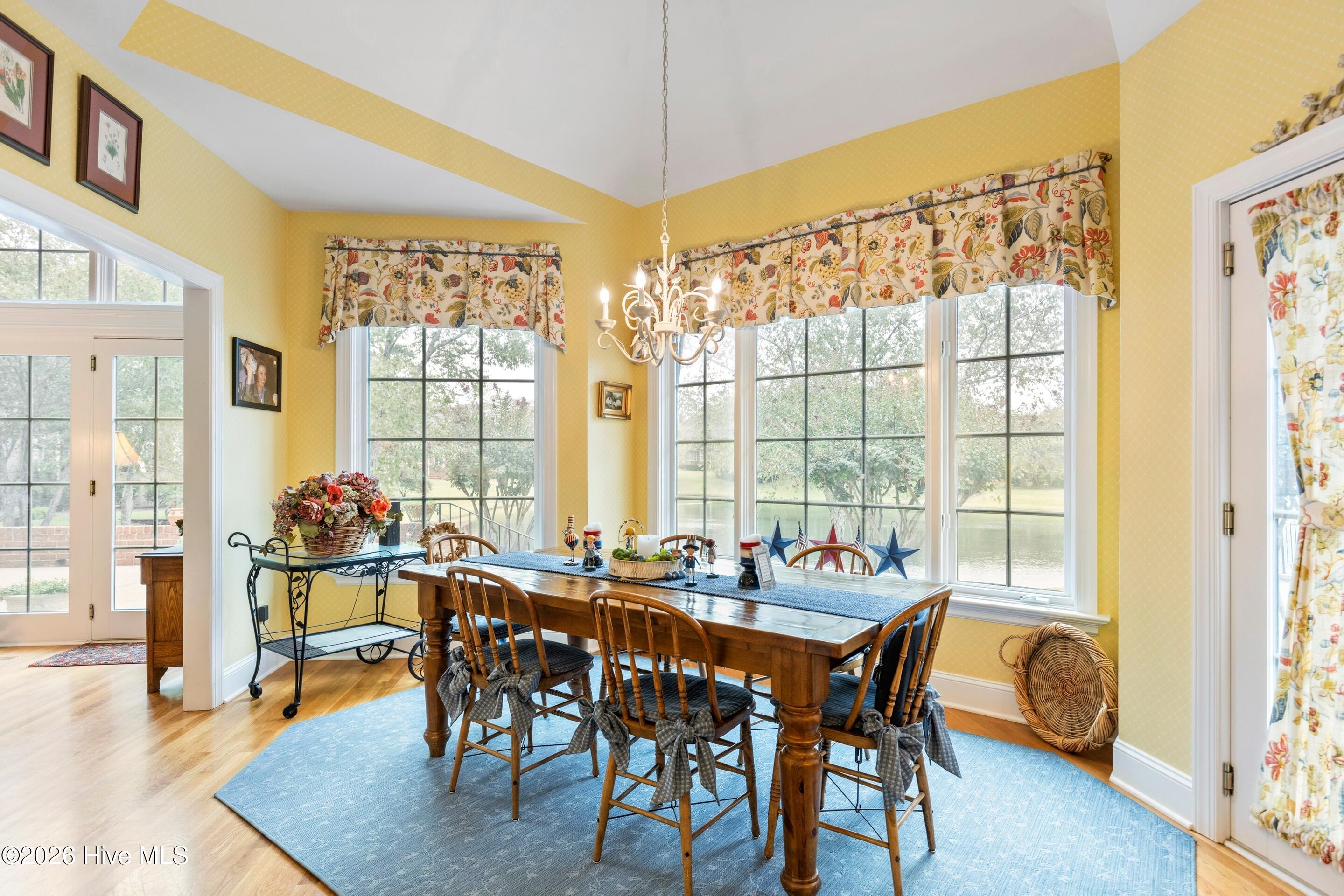 100562190 | Photo 21