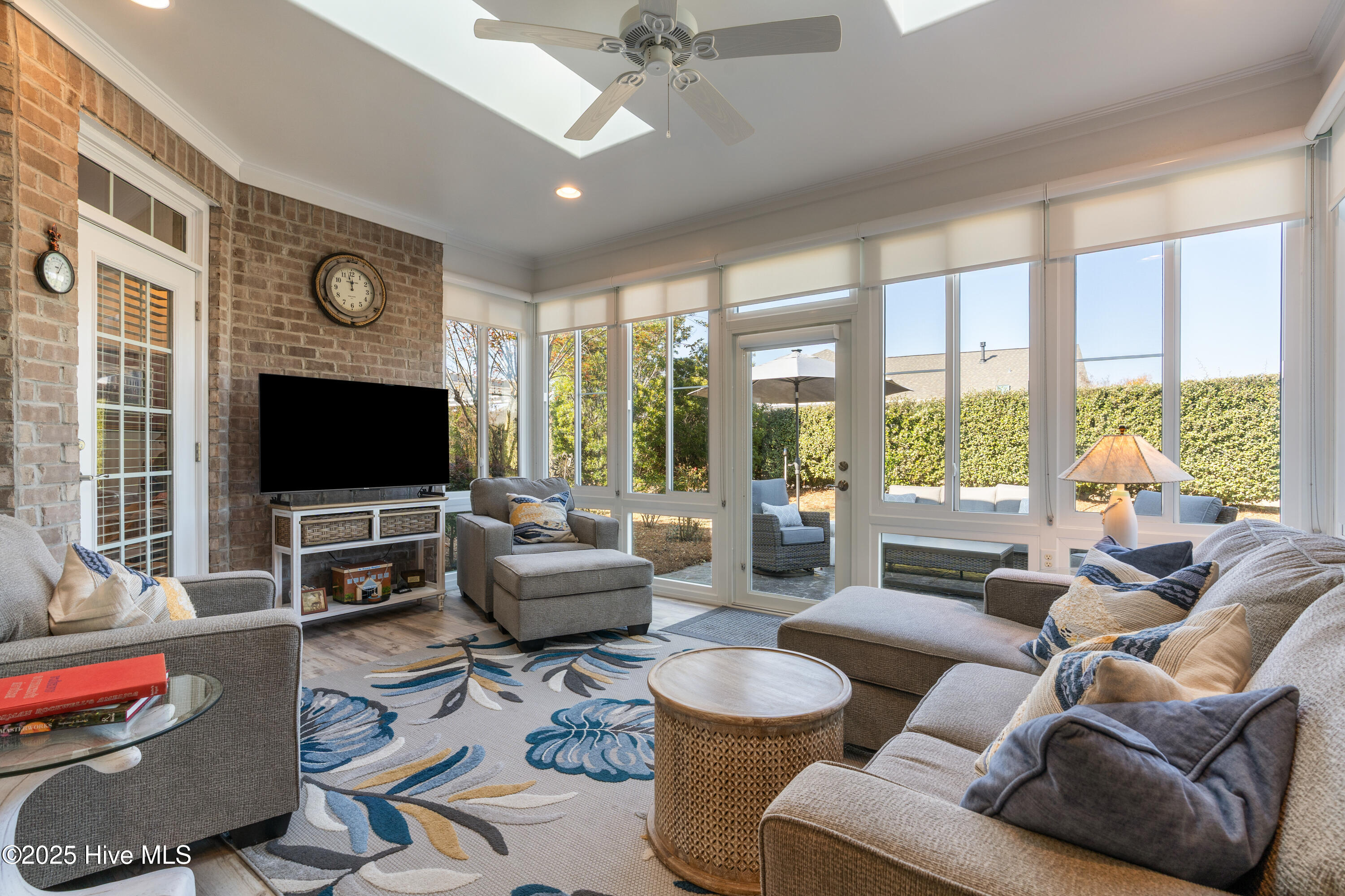 100542604 | Photo 41