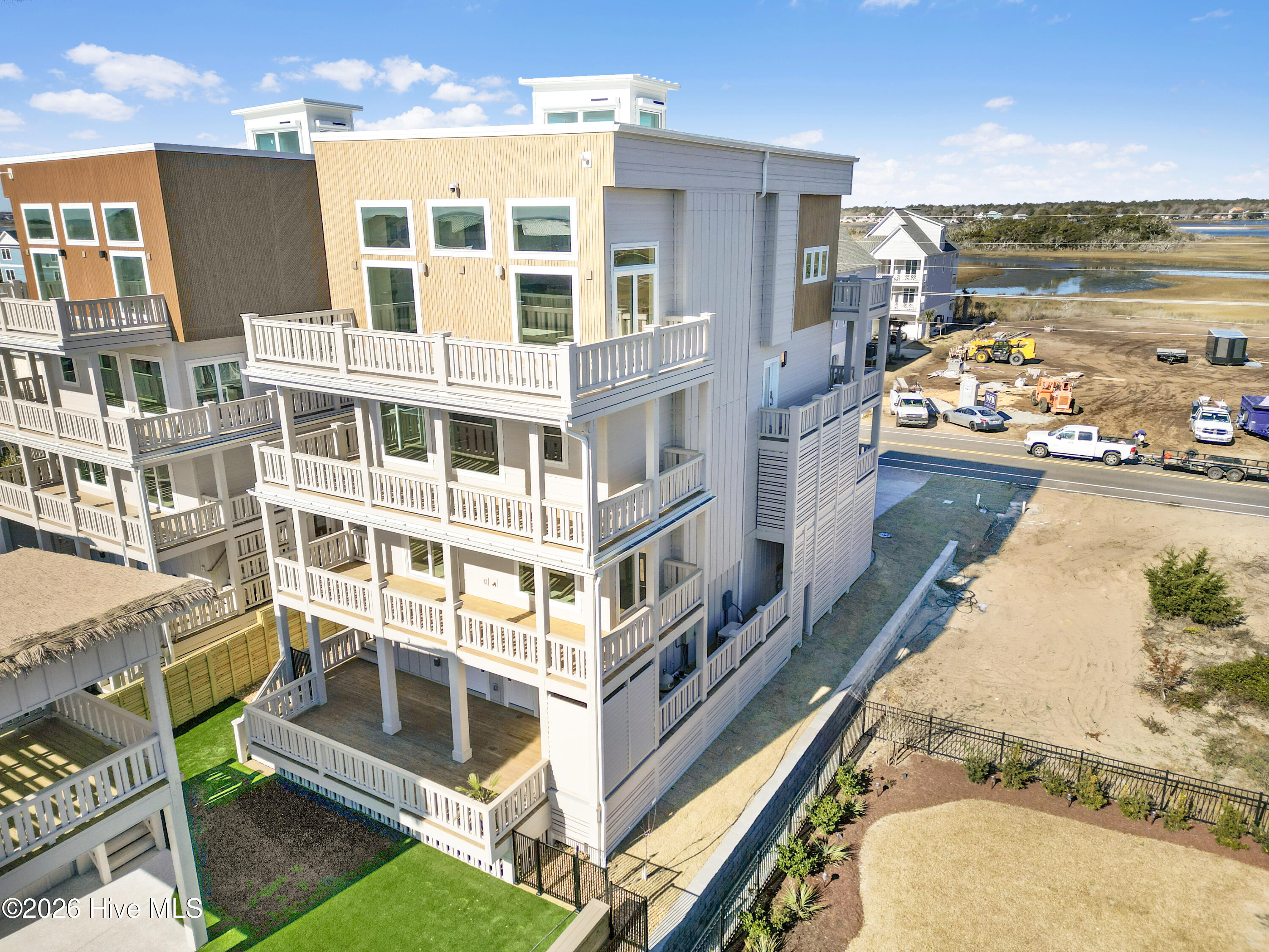 100551953 | Photo 115