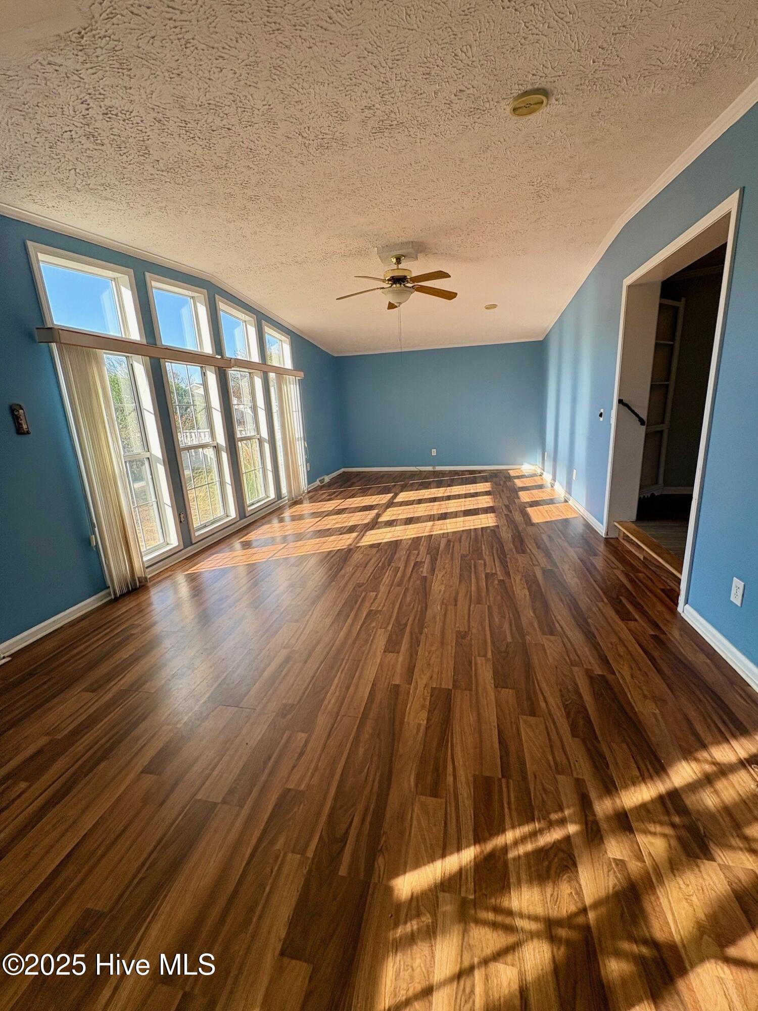 100544409 | Photo 14