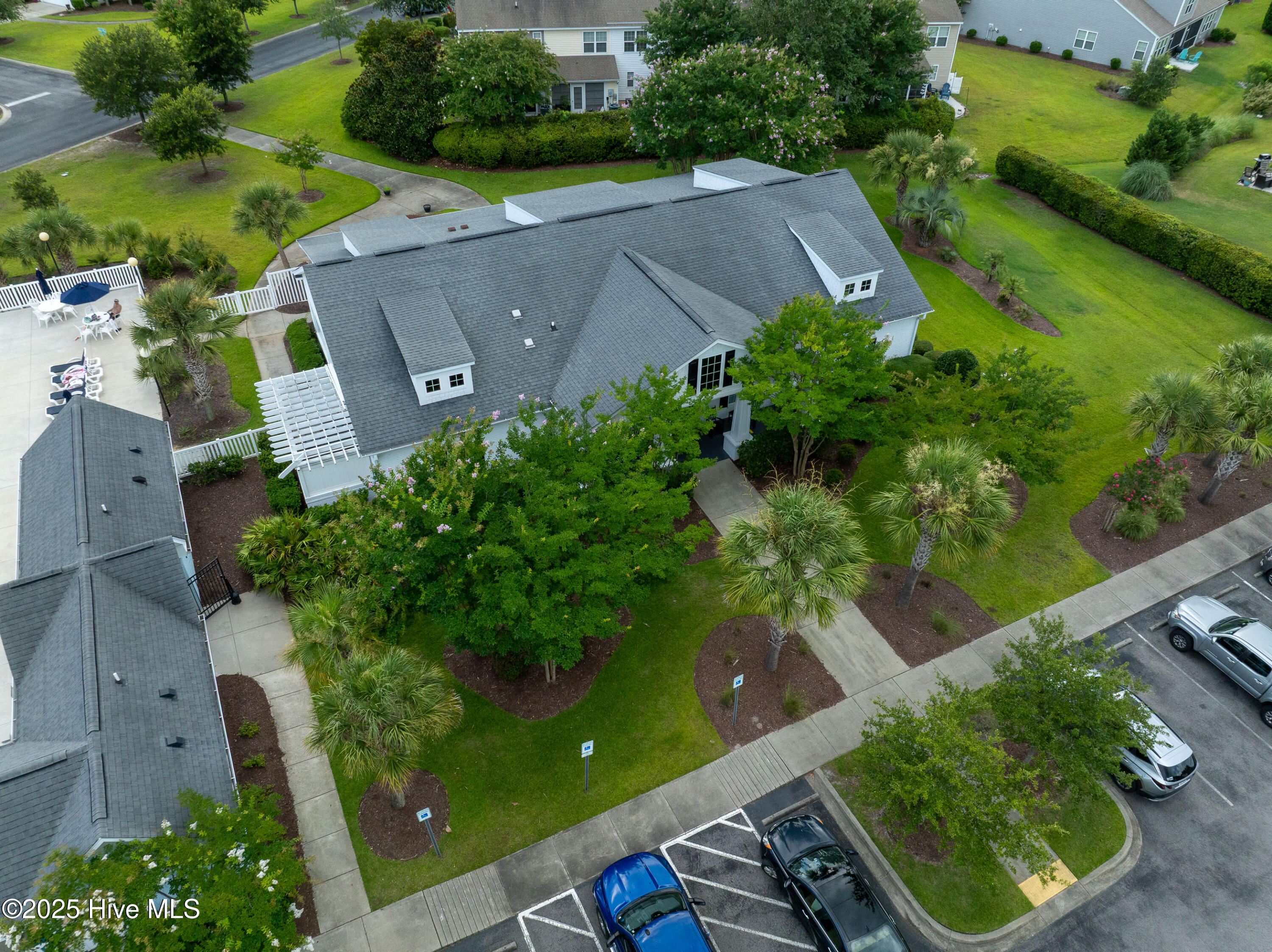 100533720 | Photo 35