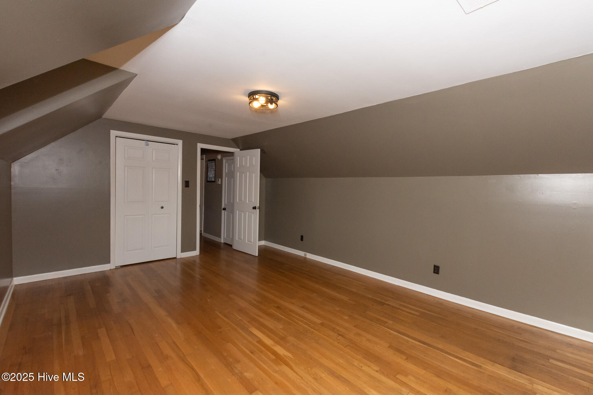 100529268 | Photo 27