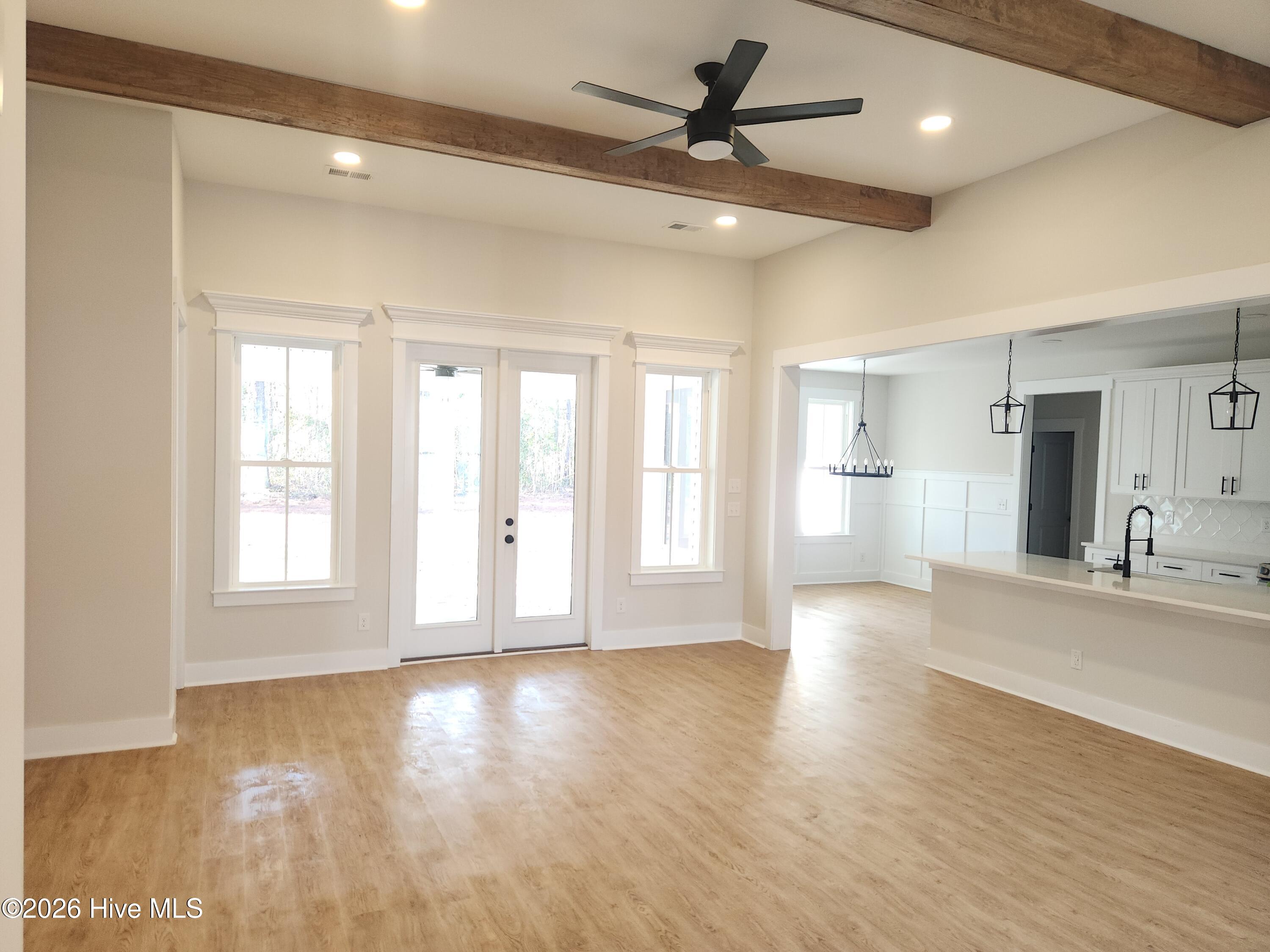 100559285 | Photo 10