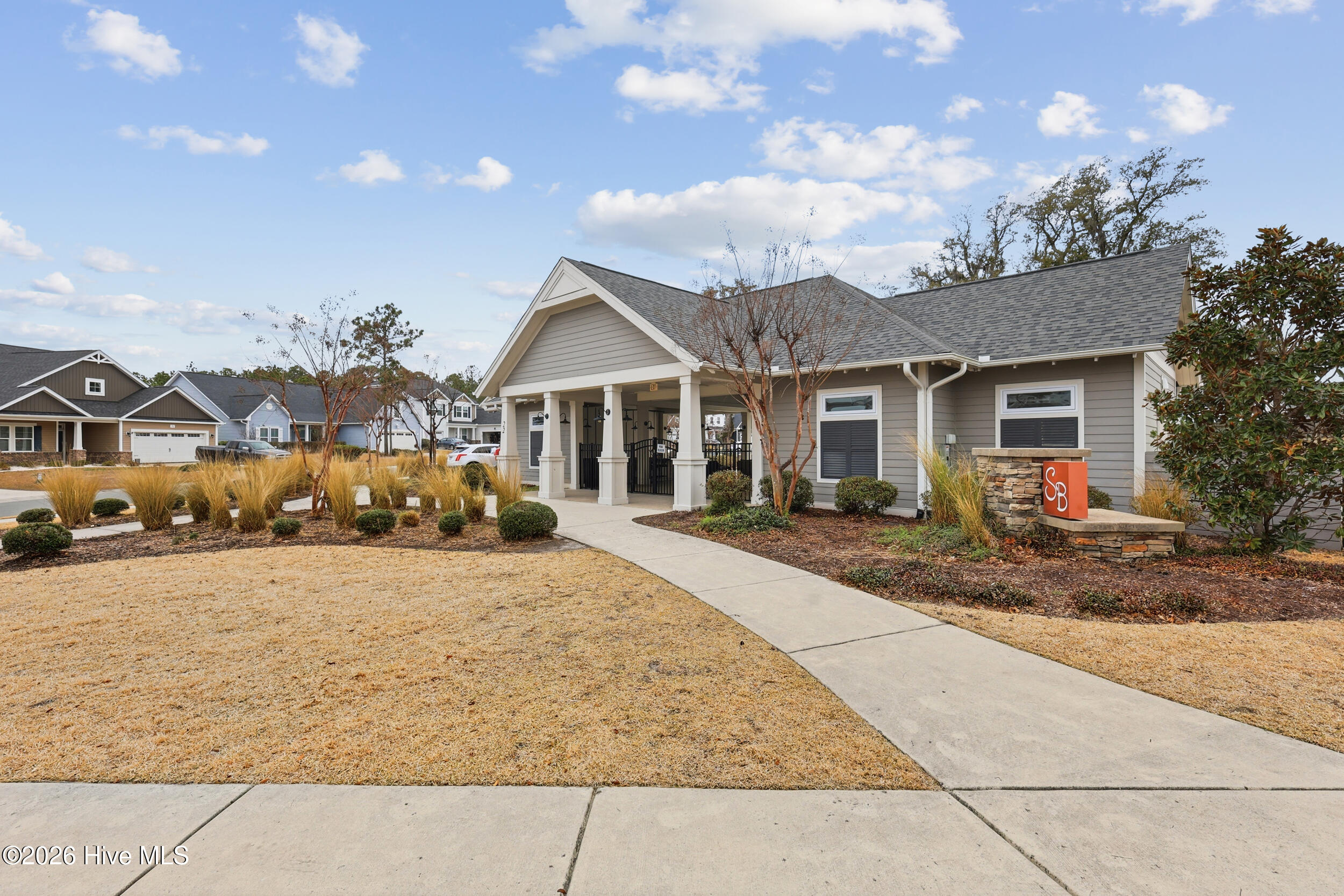 100565855 | Photo 57