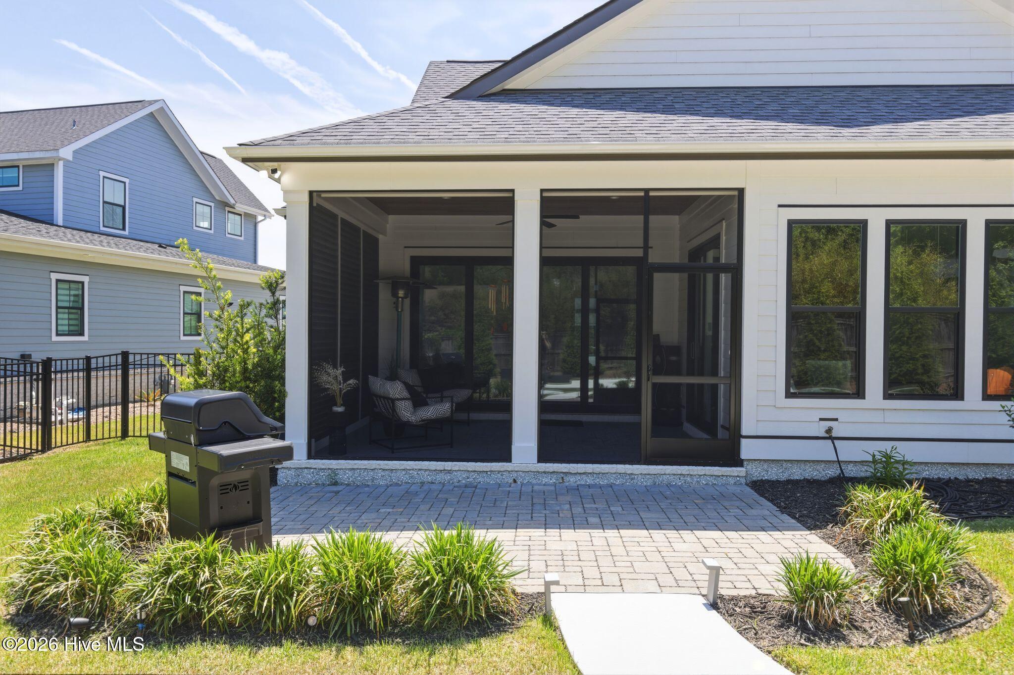 100569019 | Photo 48