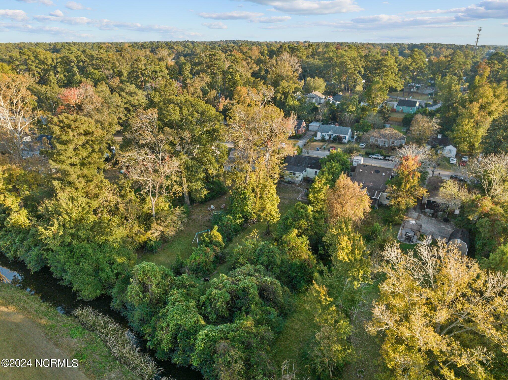 100486304 | Photo 33