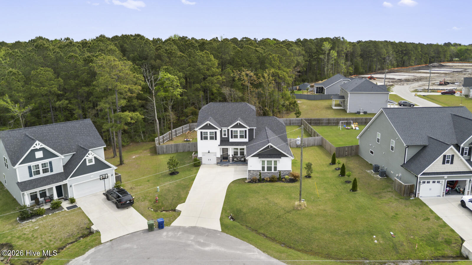 100565917 | Photo 18