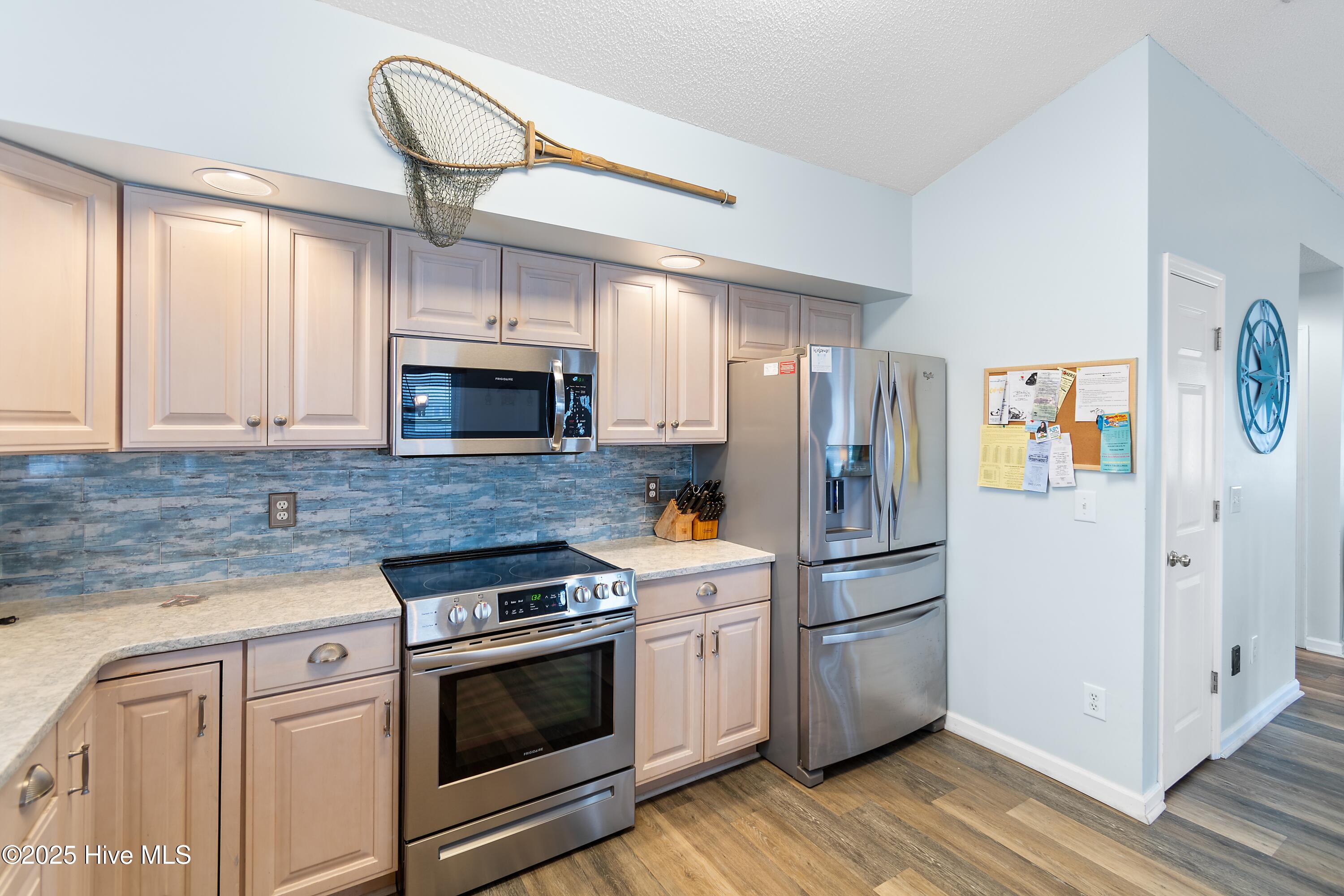 100558310 | Photo 26