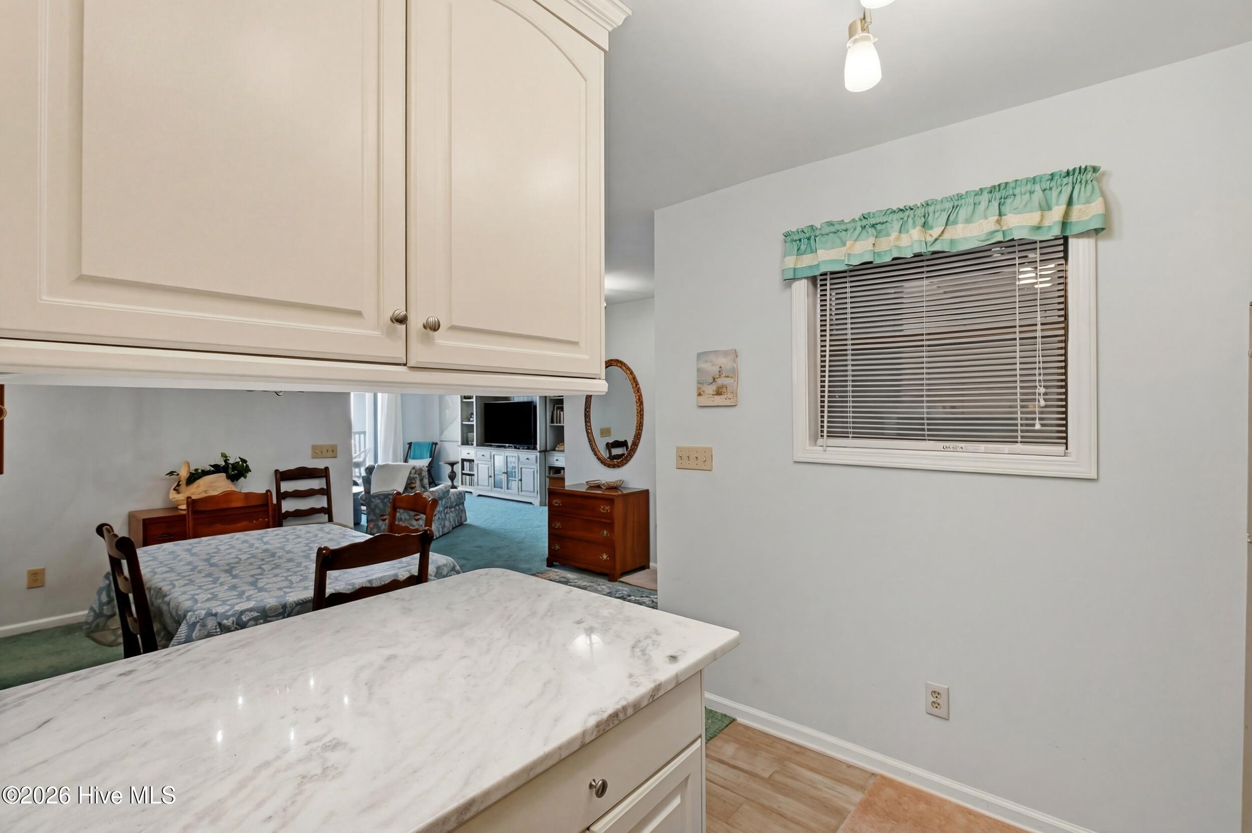 100563274 | Photo 14