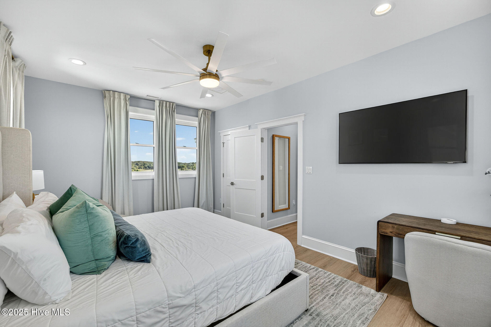 100541250 | Photo 31