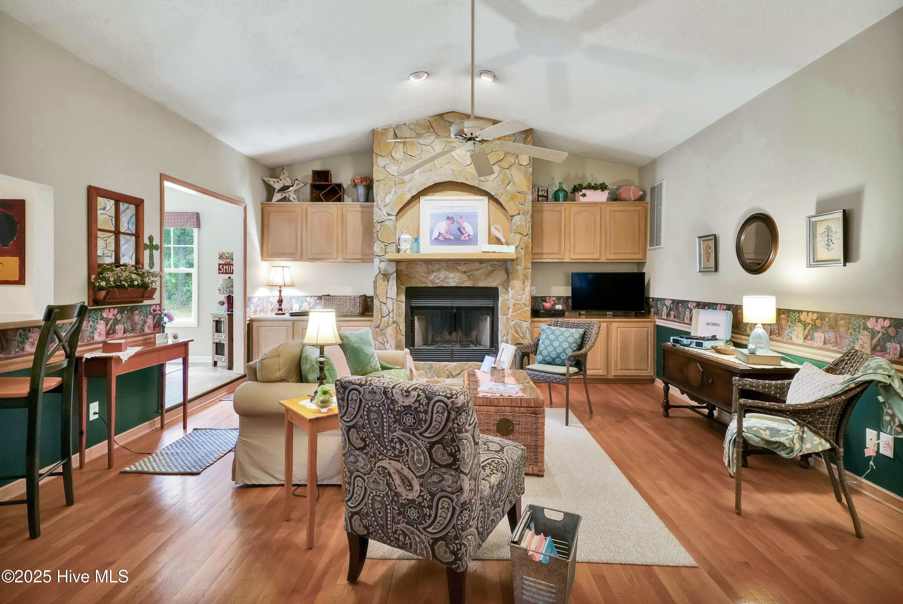 100538447 | Photo 16