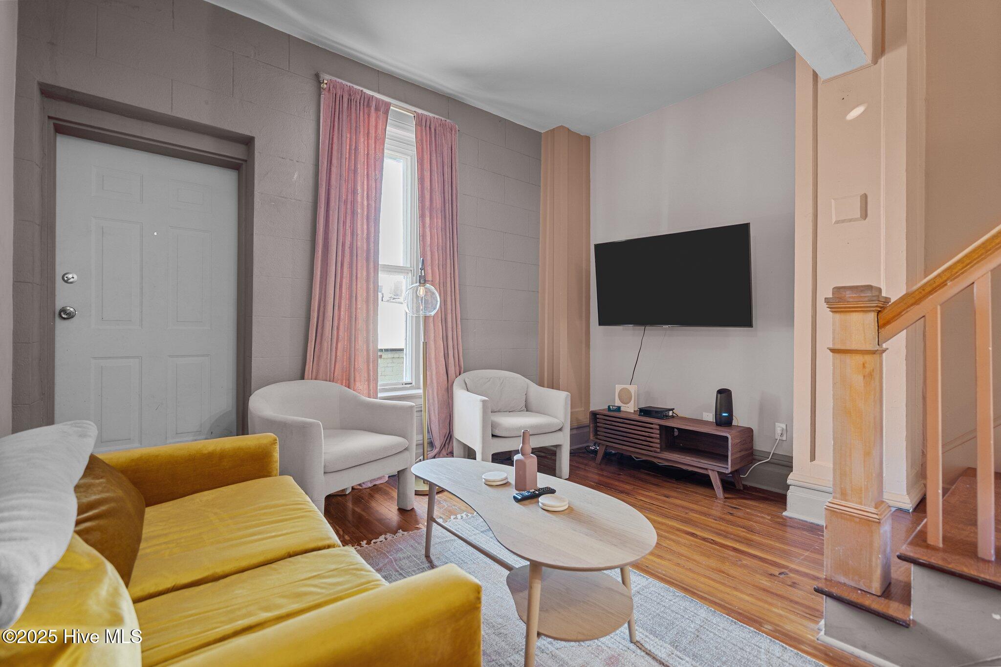 100544405 | Photo 11