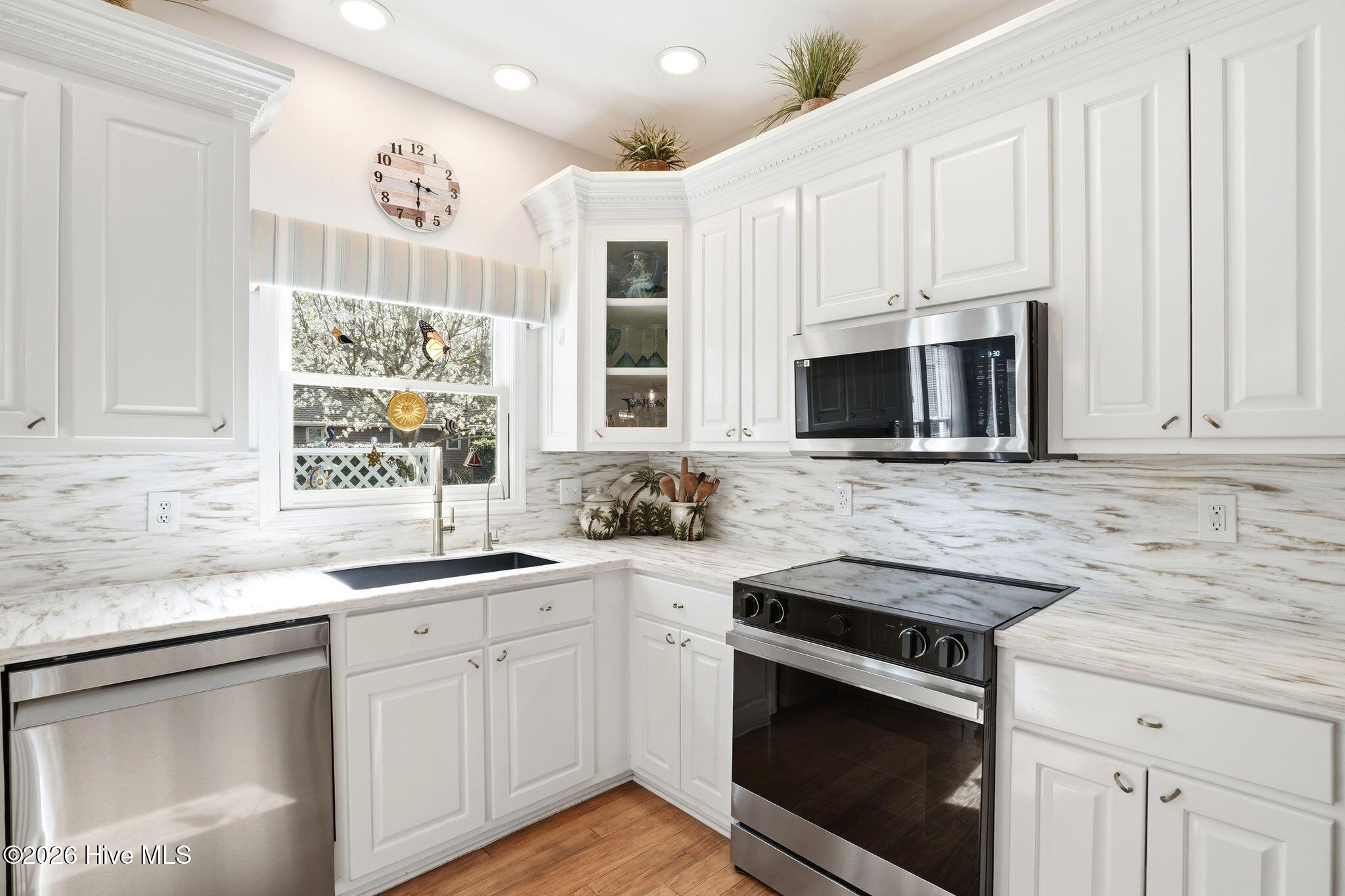 100562412 | Photo 18