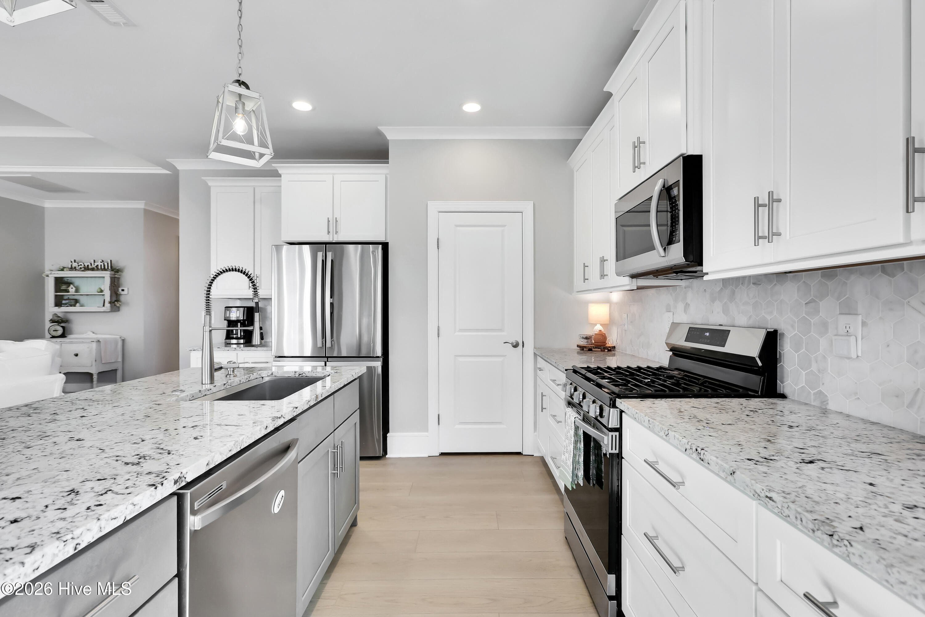 100554115 | Photo 21