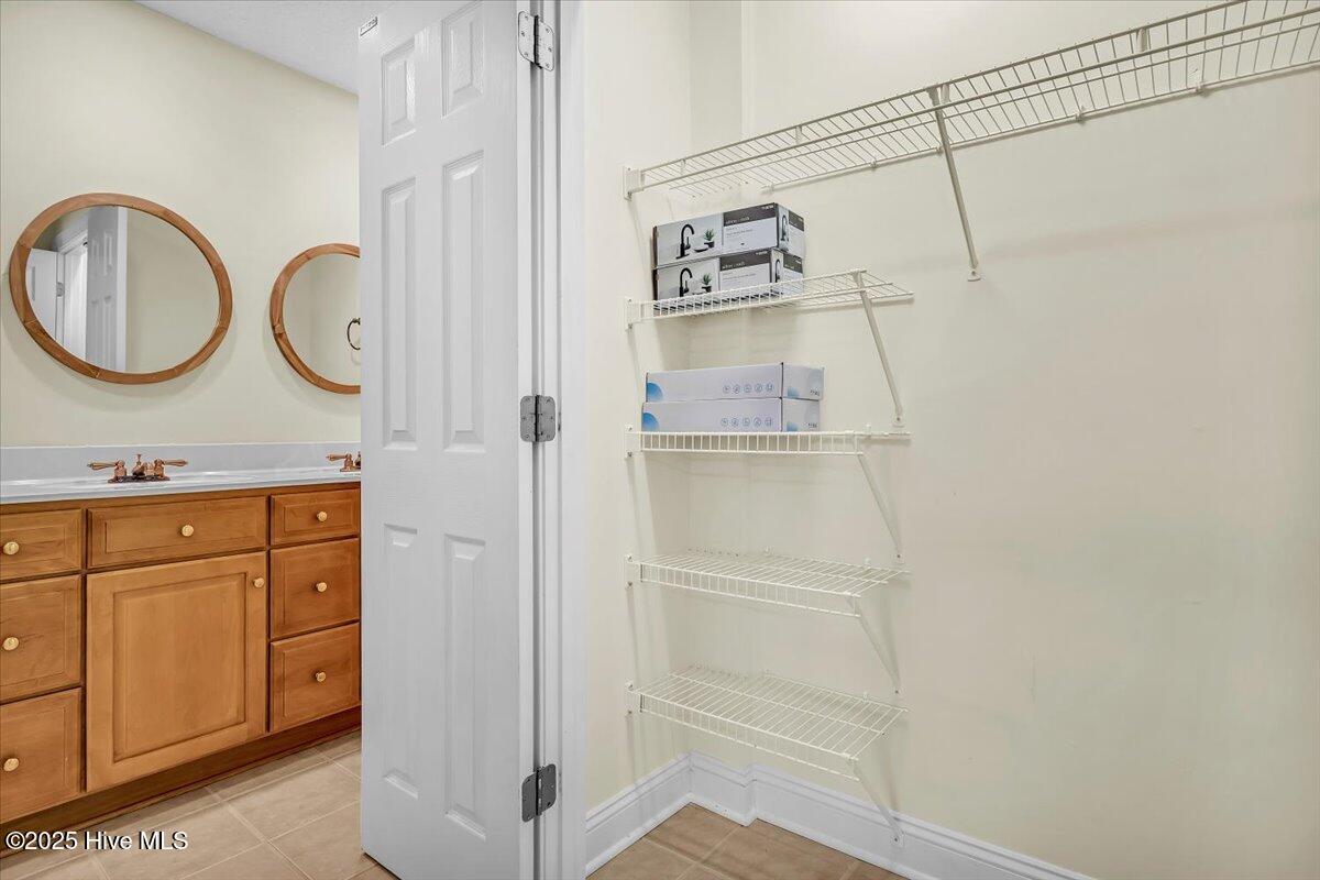 100536195 | Photo 18